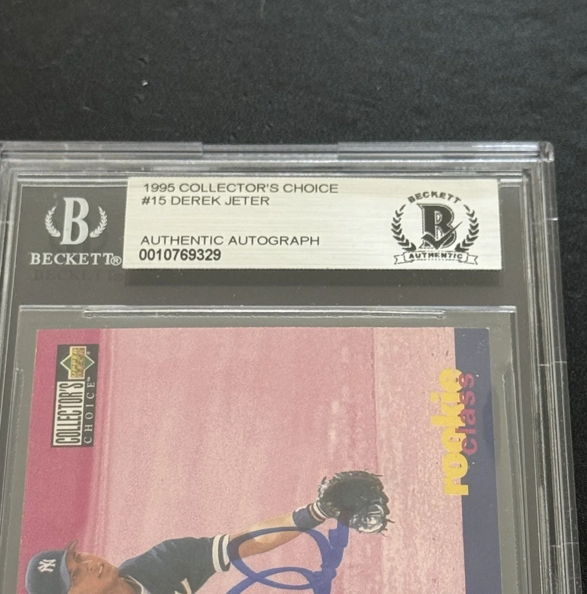 Derek Jeter — DEREK JETER SIGNED 1995 COLLECTORS CHOICE #15 ROOKIE CARD BECKETT, image 2