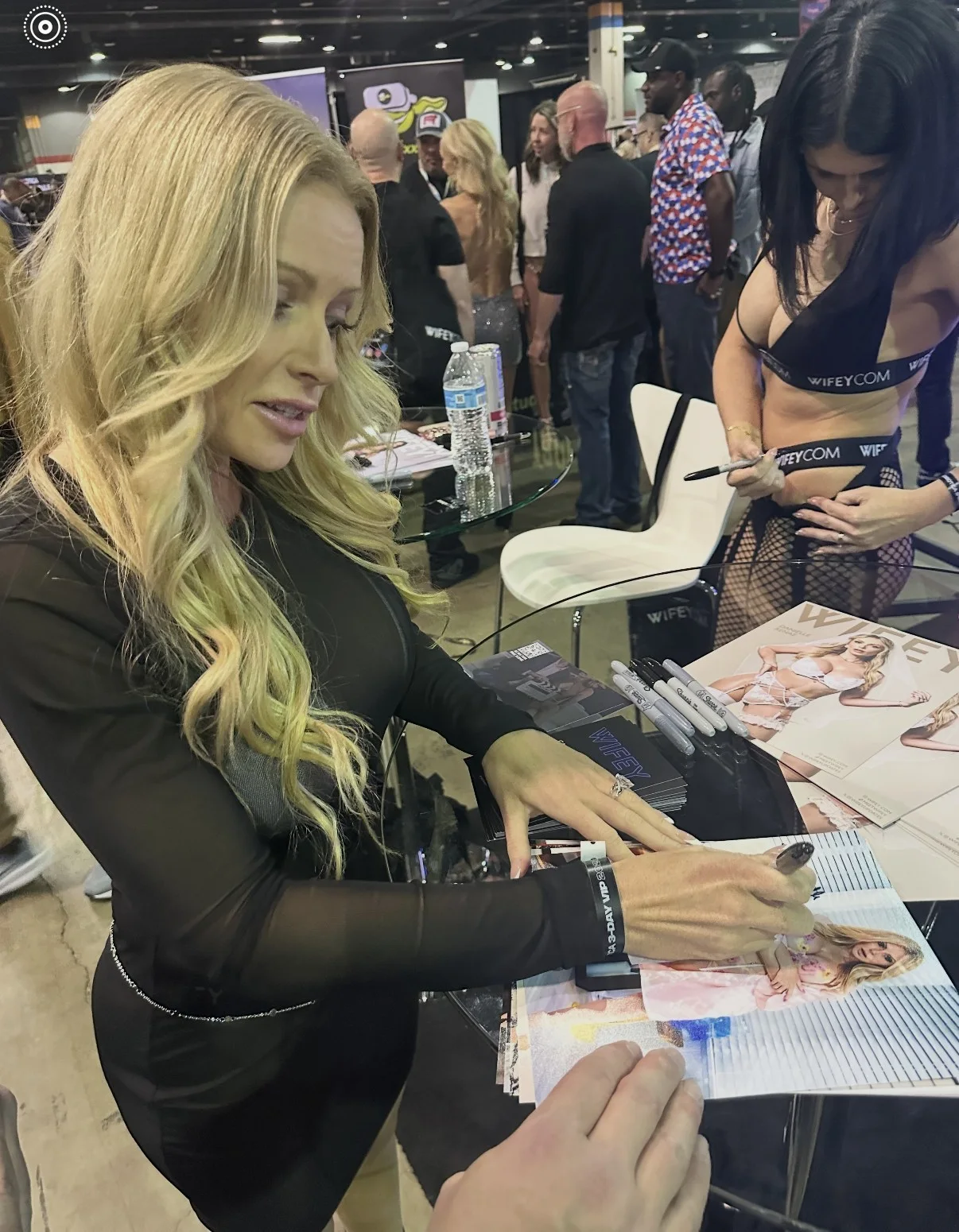 Danielle Renae — Danielle Renae Adult Video Star signed Hot 8x10 photo Proof #11 JSA Witnessed, изображение 2