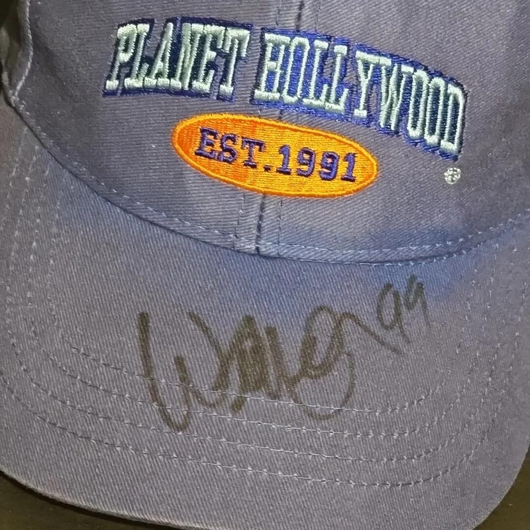 Willie Nelson — Willie Nelson Signed Autograph 1999 Planet Hollywood Hat Cap NO COA, image 3