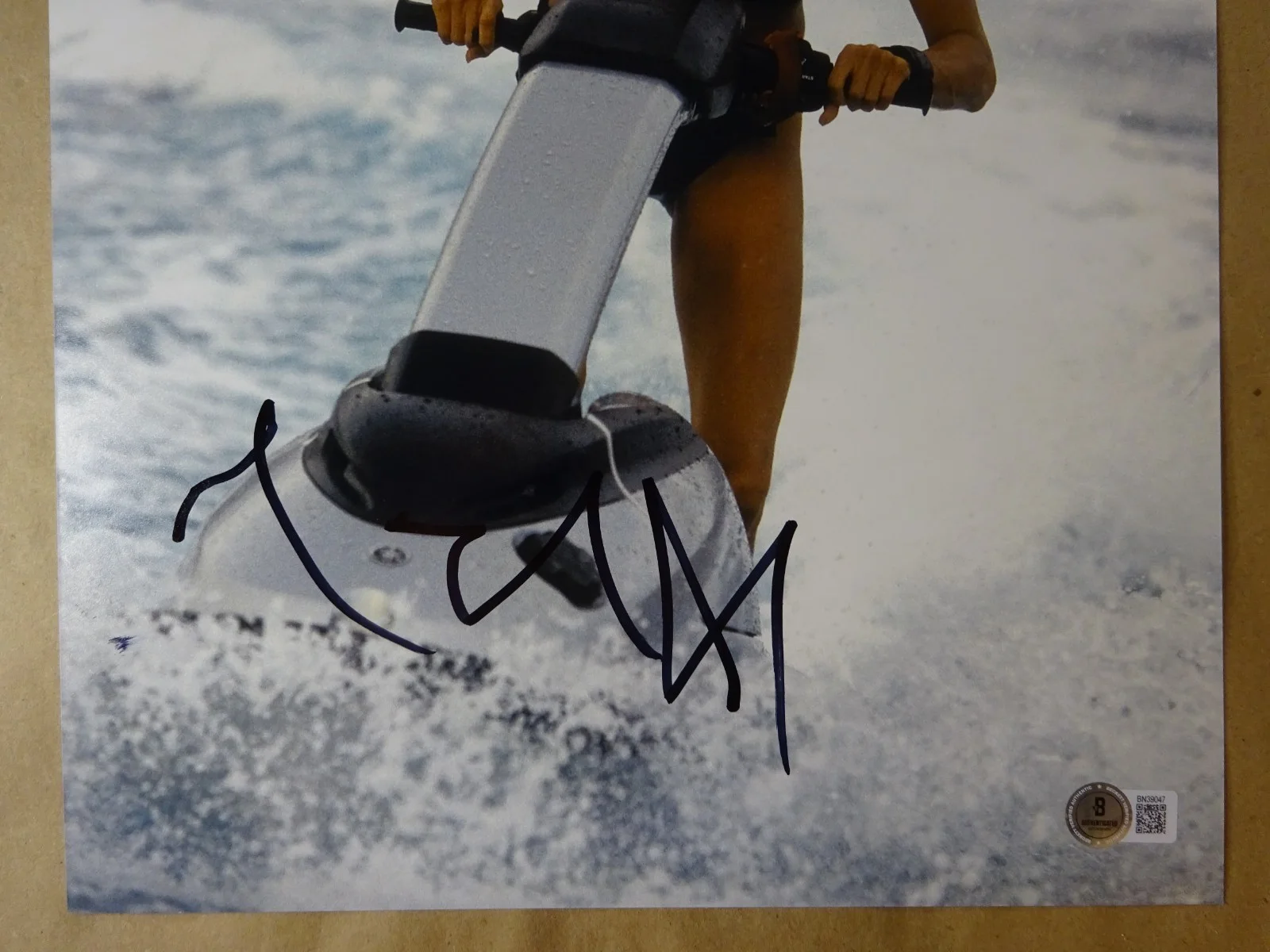 Angelina Jolie — Signed Angelina Jolie Autographed 11"x14" Photo Tomb Raider Beckett BAS COA, изображение 3