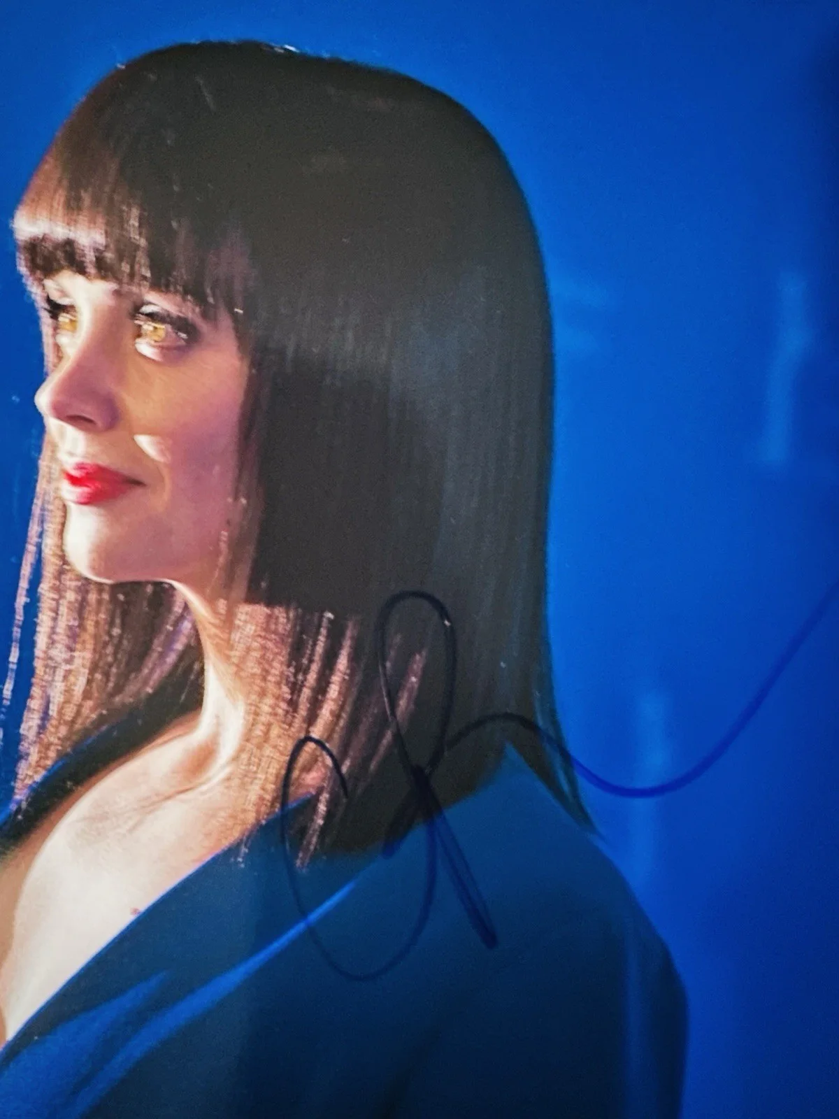 Christina Ricci — Christina Ricci signed Wednesday 8x10 Photo In Person. Proof - Sleepy Hollow, изображение 3