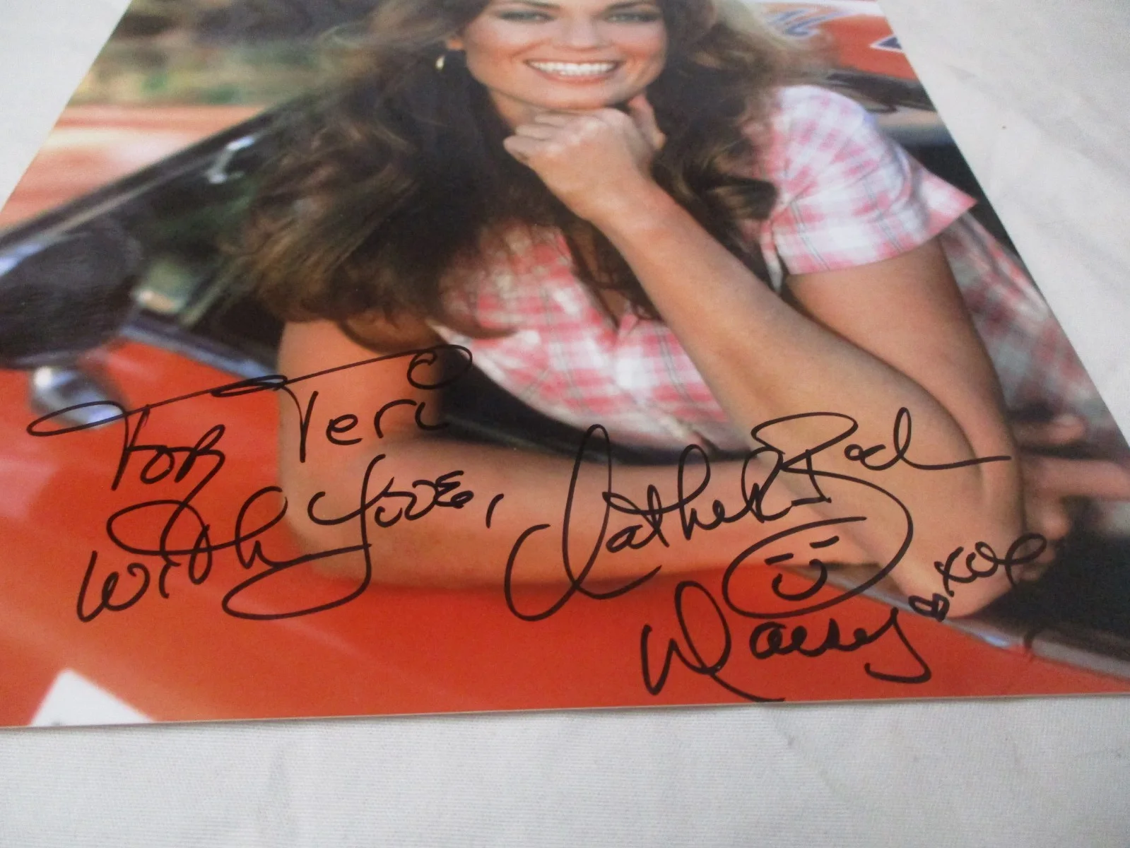CATHERINE BACK AS DAISY DUKE AUTOGRAPED 8X10 PROMO PHOTO, изображение 2