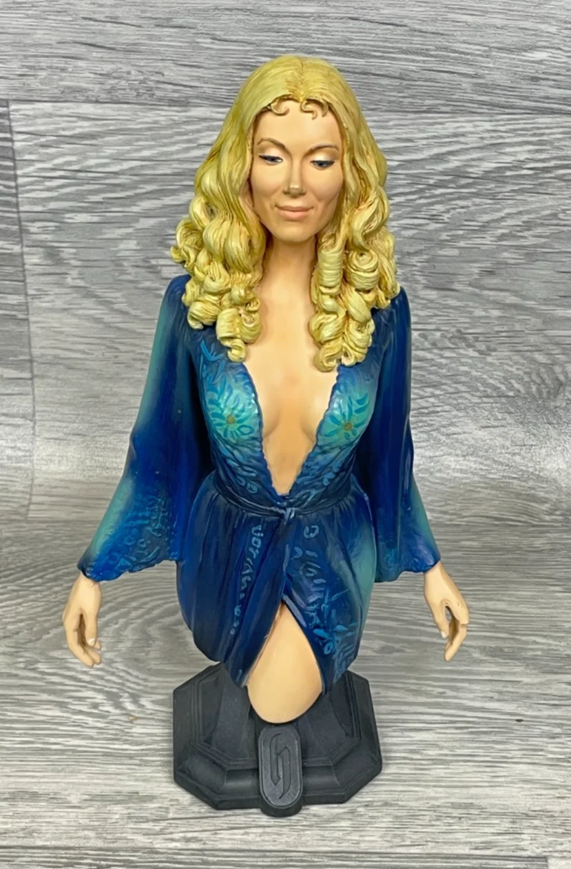 Titan Masterpiece Hammer Horror Ingrid Pitt, Countess Dracula, Maxi Bust Figure, image 2