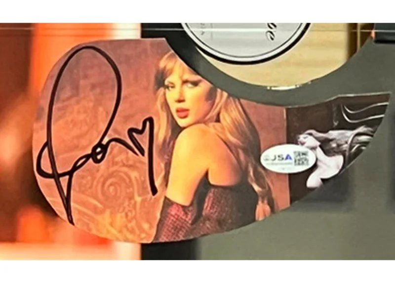 Taylor Swift Signed Life Of A Showgirl Acoustic Guitar (JSA), изображение 2