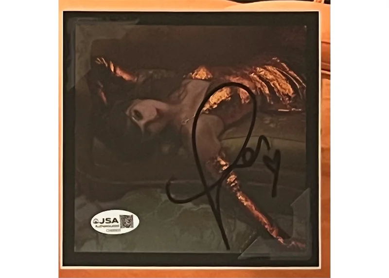Taylor Swift Signed 21 1/2 x 21 1/2 Framed Life Of A Showgirl CD JSA, изображение 2