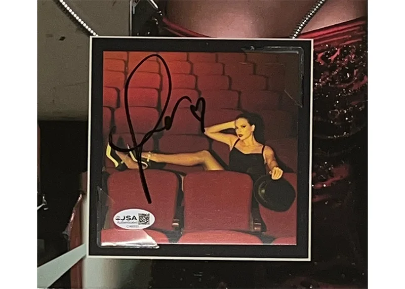 Taylor Swift Signed 21 1/2 x 21 1/2 Framed Life Of A Showgirl CD JSA, изображение 2