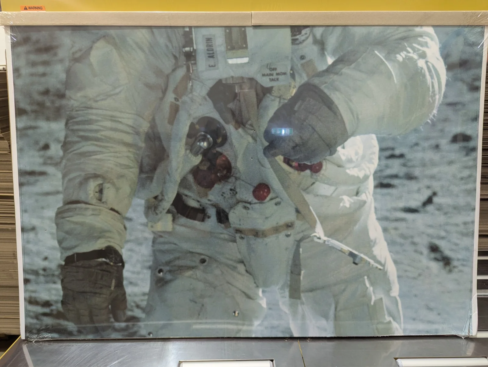 Buzz Aldrin Lifesize Cardboard Stand-In Moon Landing Photos Standee *Damaged*, изображение 3