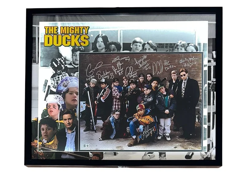 Mighty Ducks Cast Signed 9x 31.5x24.5 LED Framed Photo Beckett, изображение 2