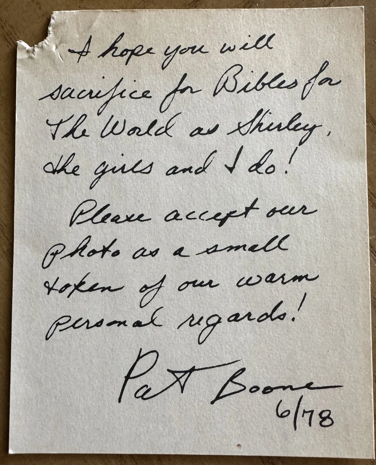 Pat Boone signed Family Photo 3.25x4” Bibles for the World singer songwriter, изображение 2
