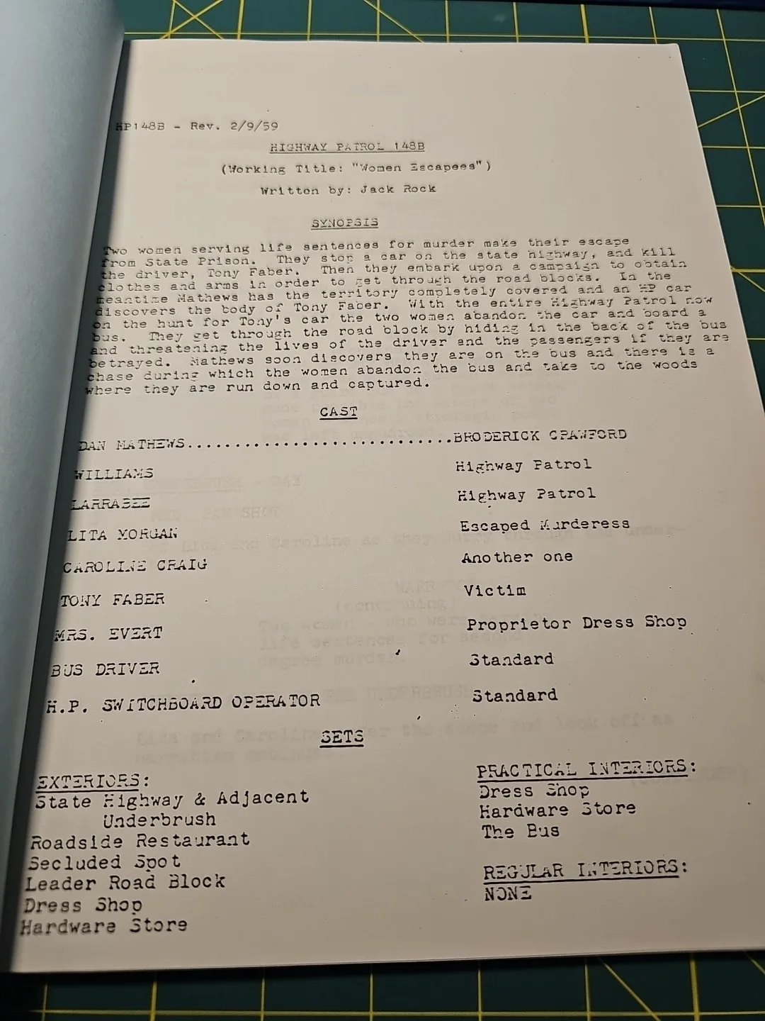 Highway Patrol Script 1958 SIGNED by Broderick Crawford S4.32 Women Escapees, изображение 3