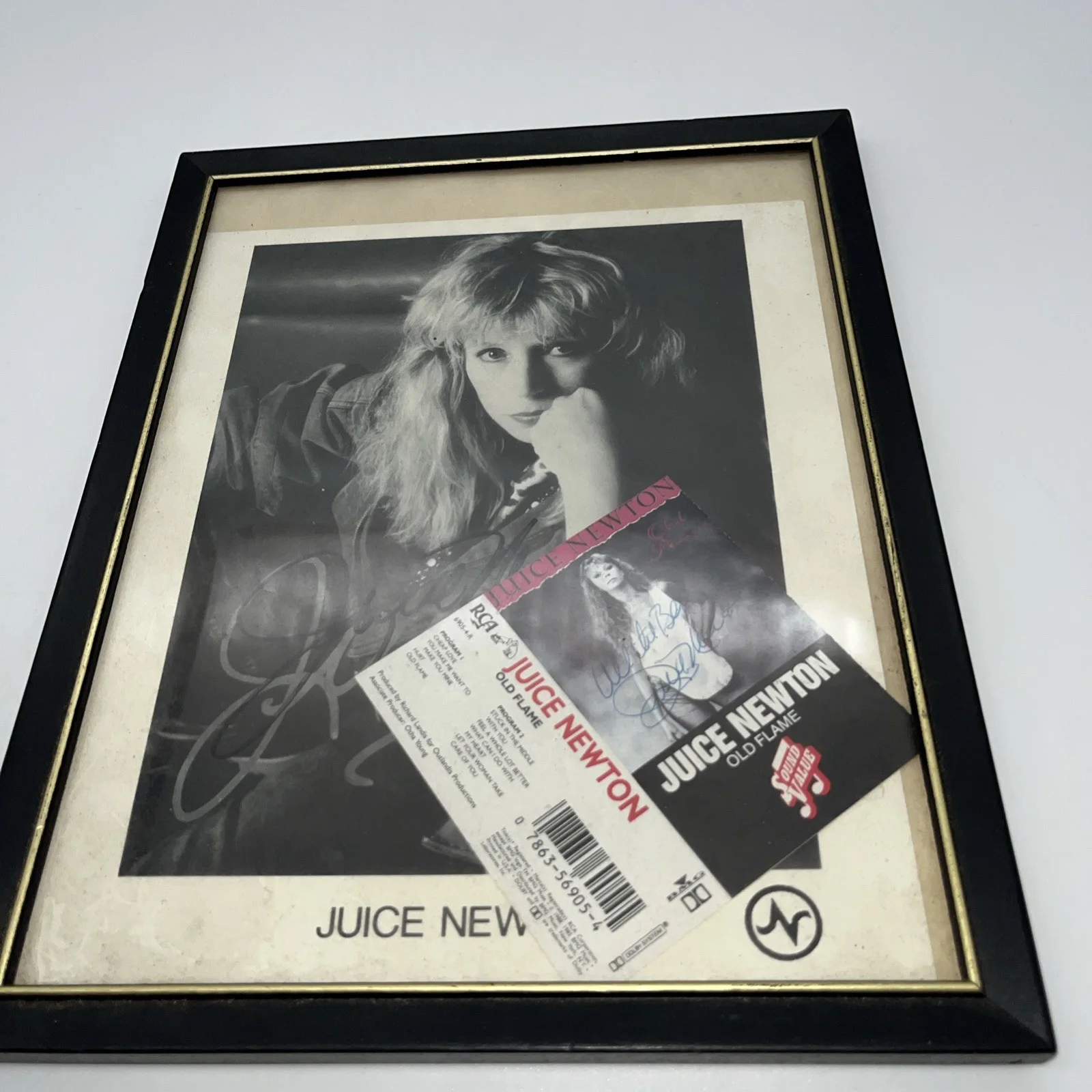 Juice Newton 8x10 autographed publicity photo And Autographed Concert Ticket, изображение 2