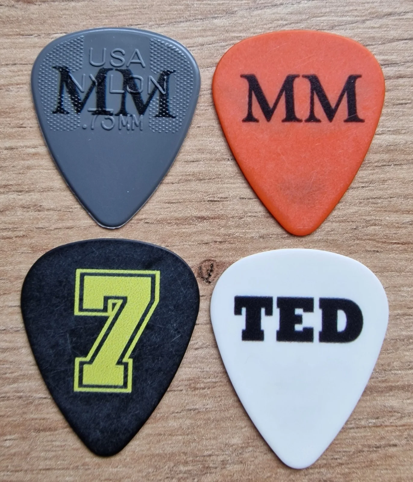 Mumford and Sons guitar picks, image 2