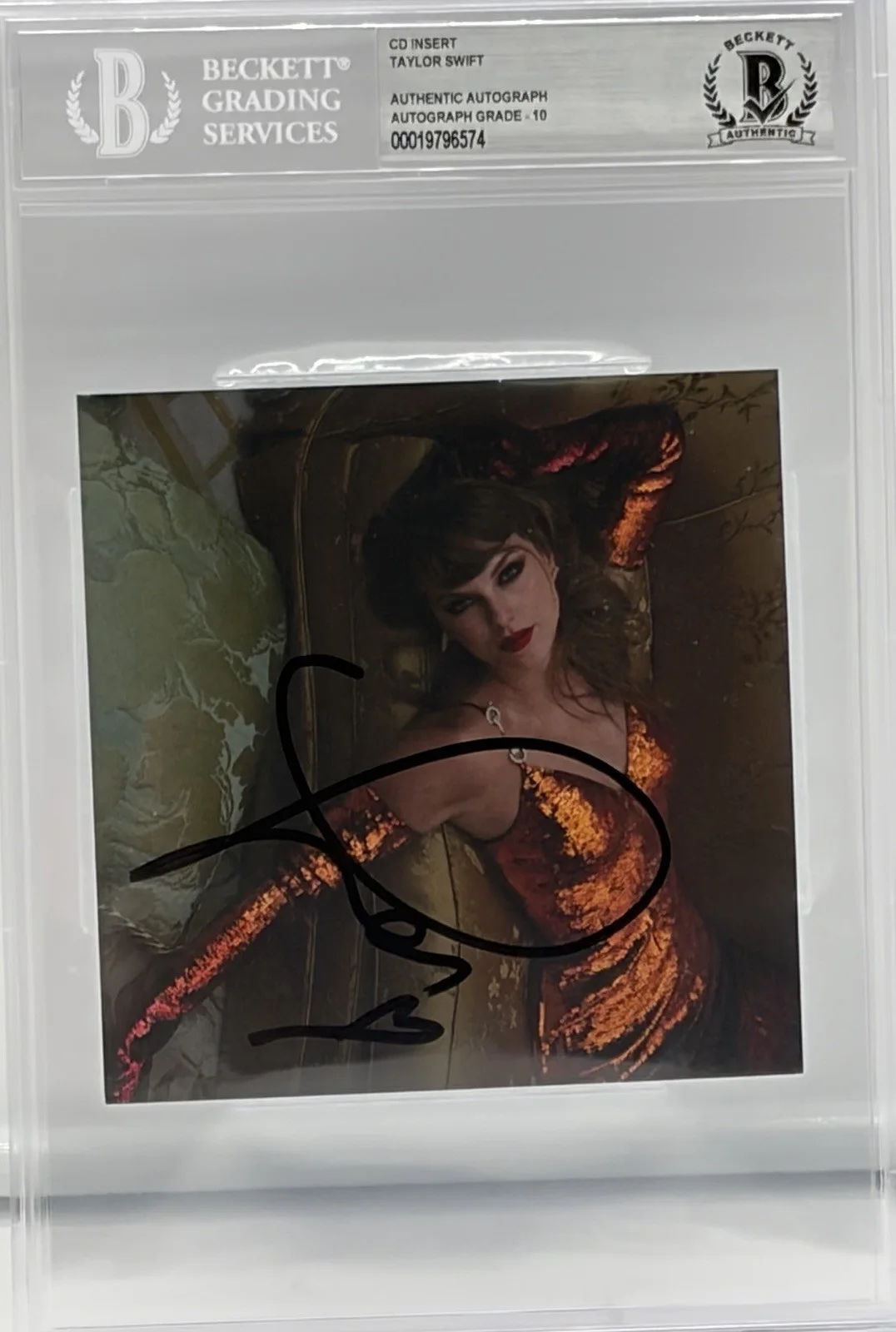 Taylor Swift — Taylor Swift Signed The Life of a Showgirl CD Insert BAS Autograph Grade 10, изображение 2