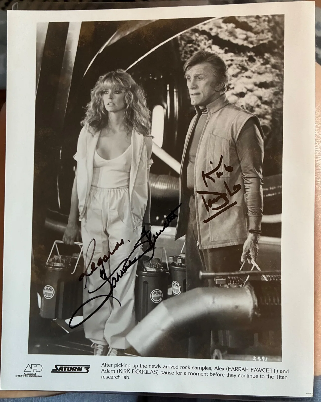 Farrah Fawcett & Kirk Douglas — FARRAH FAWCETT & KIRK DOUGLAS Dual Signed 8x10 Photo - SATURN 3 (1980) - COA