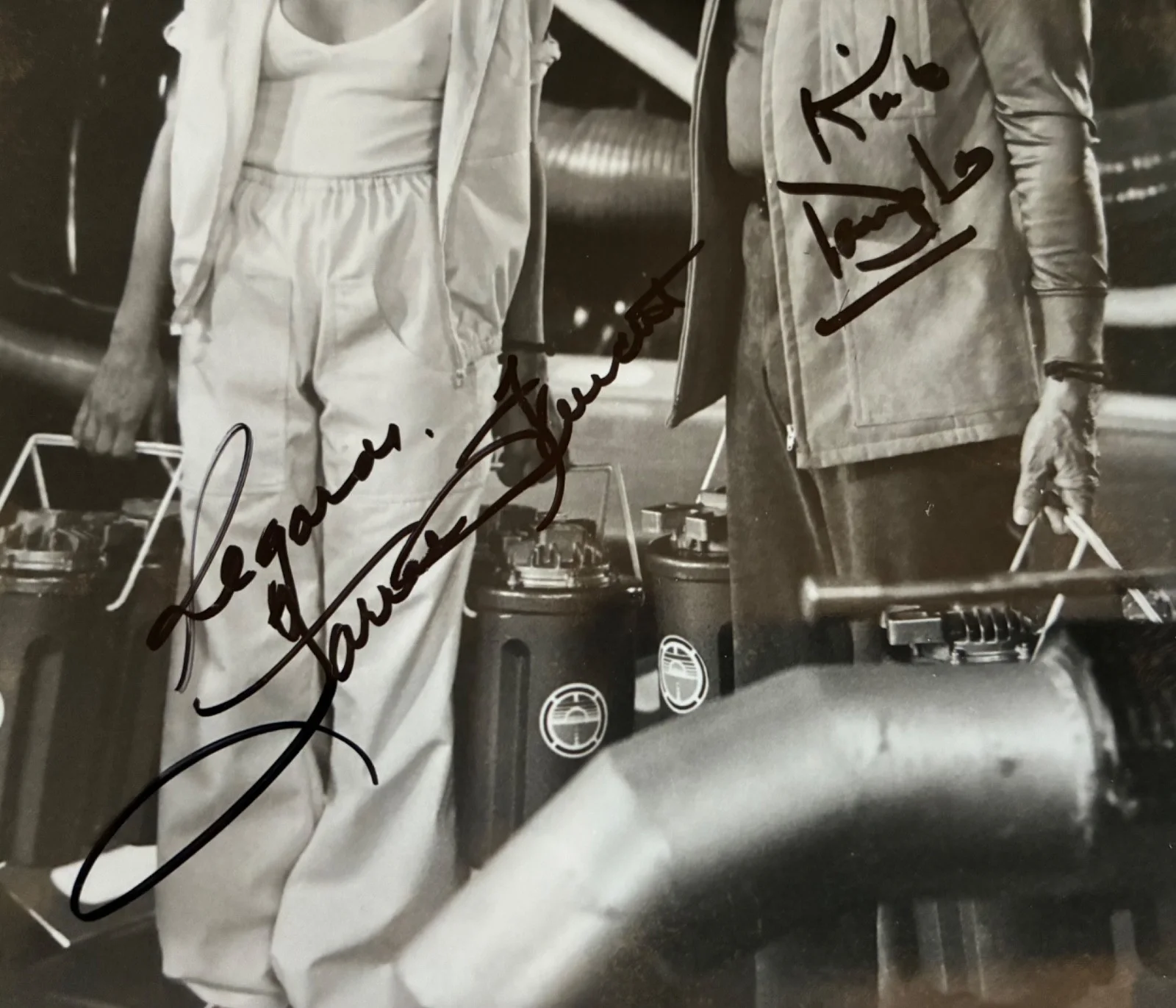Farrah Fawcett, Kirk Douglas — FARRAH FAWCETT & KIRK DOUGLAS Dual Signed 8x10 Photo - SATURN 3 (1980) - COA, изображение 2