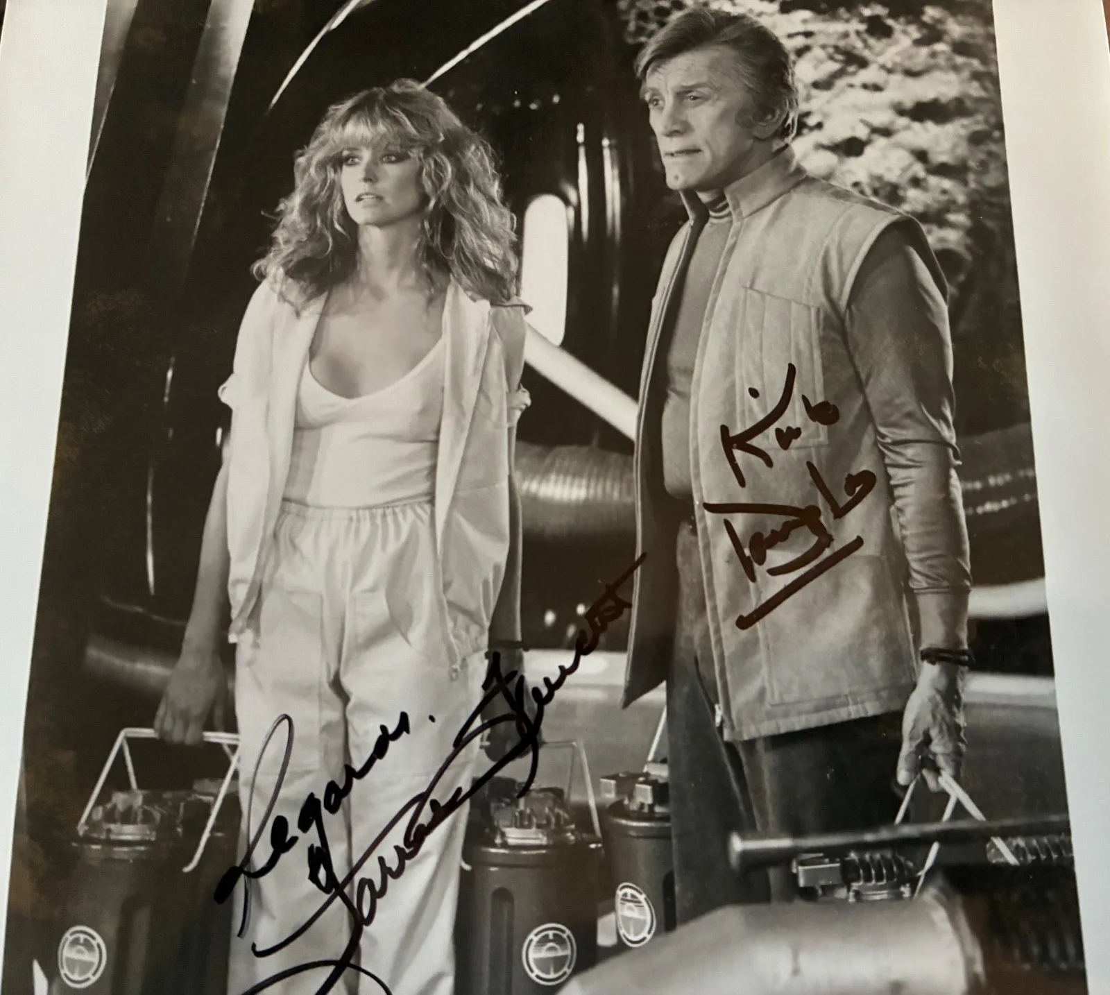 Farrah Fawcett, Kirk Douglas — FARRAH FAWCETT & KIRK DOUGLAS Dual Signed 8x10 Photo - SATURN 3 (1980) - COA, изображение 3