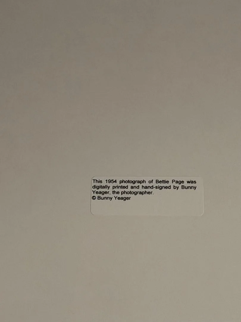 Bettie Page, Bunny Yeager — Dual autographed picture signed by Bettie Page and Bunny Yeager 11x14 photo, изображение 2