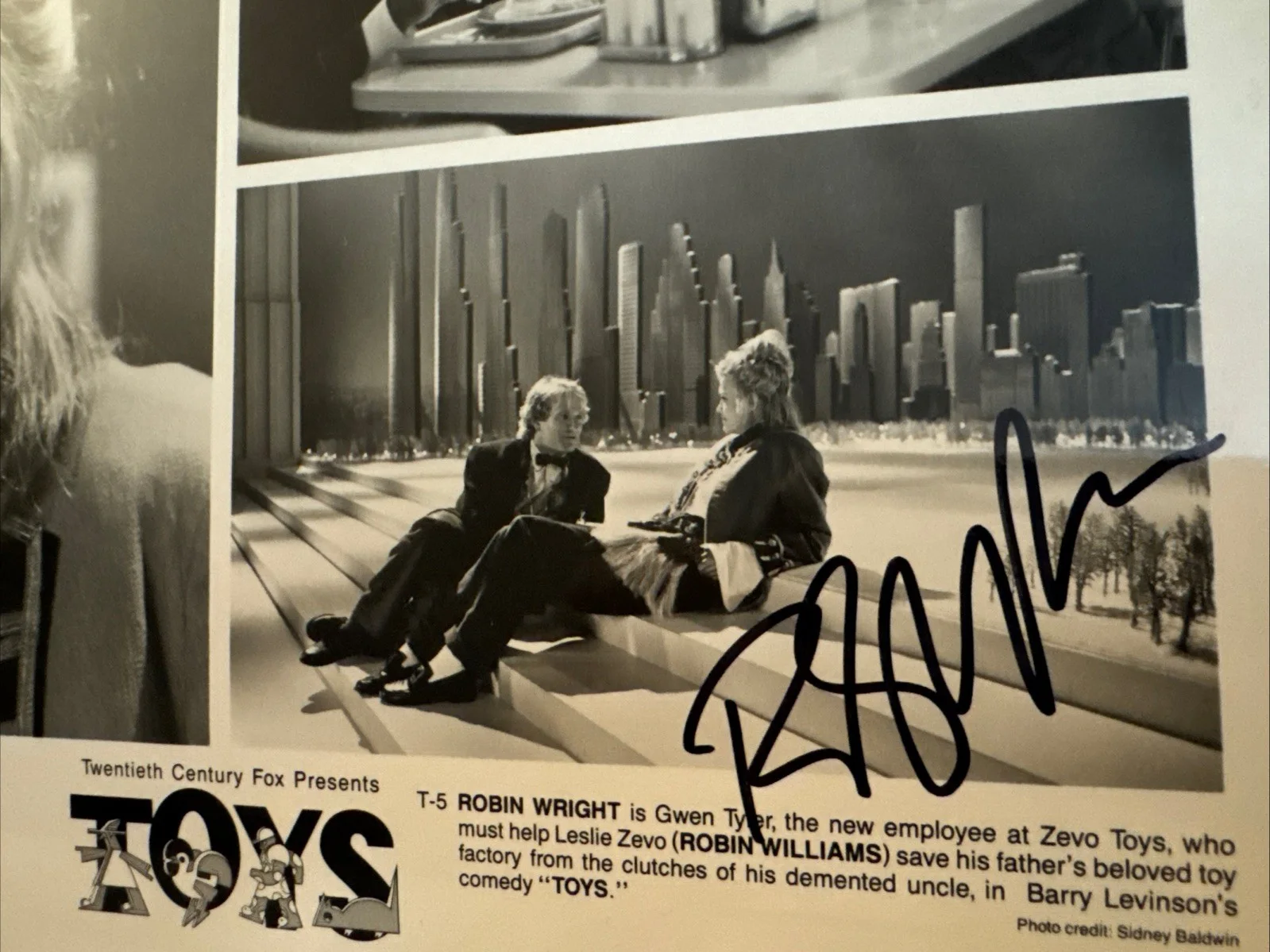 Robin Wright — Robin Wright Signed VTG Promo Photo Toys Movie Forrest Gump Autograph, изображение 2