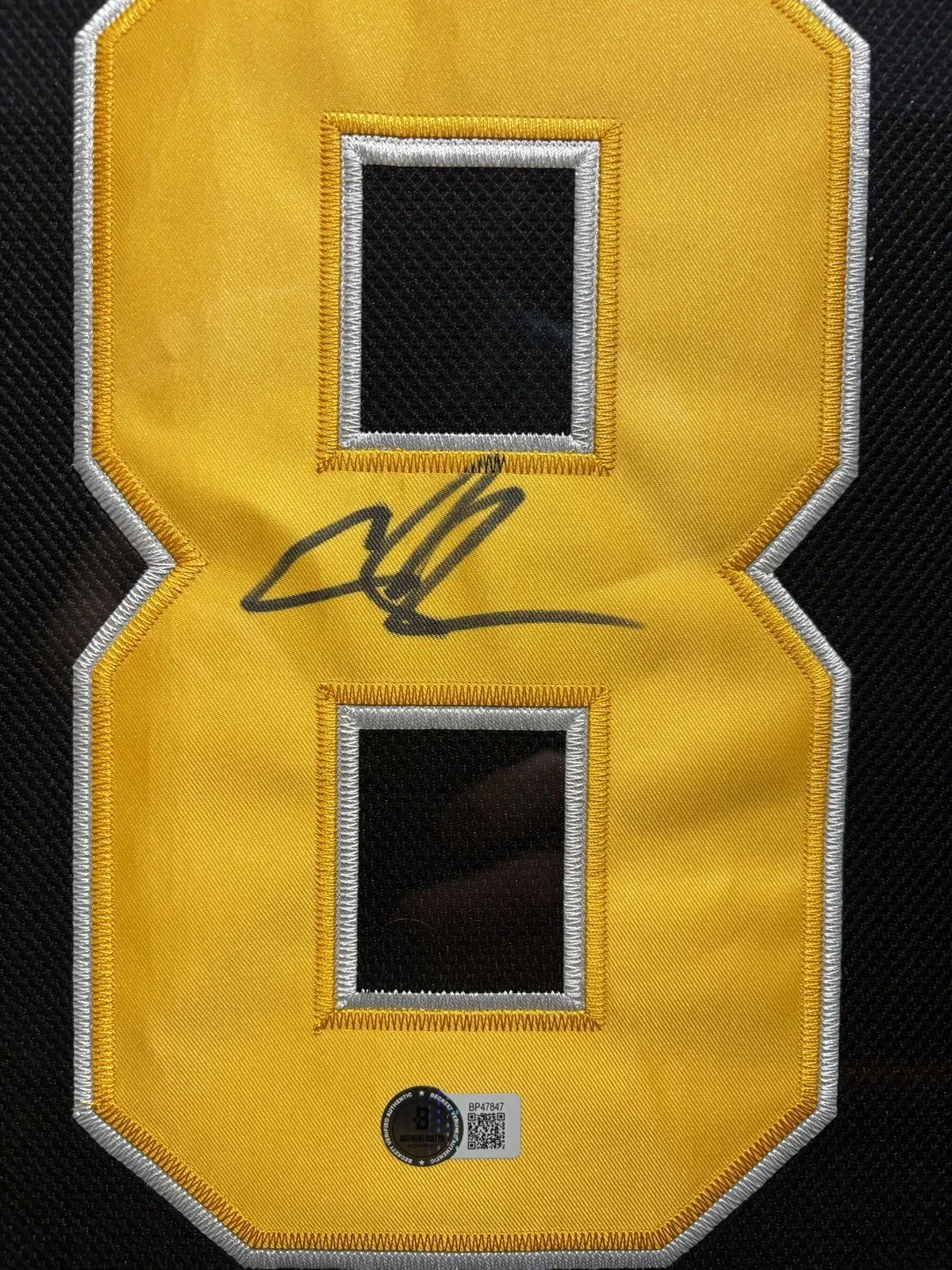 Adam Sandler — Adam Sandler “Happy Gilmore” Signed Jersey –Beckett Authenticated | Custom Frame, image 4