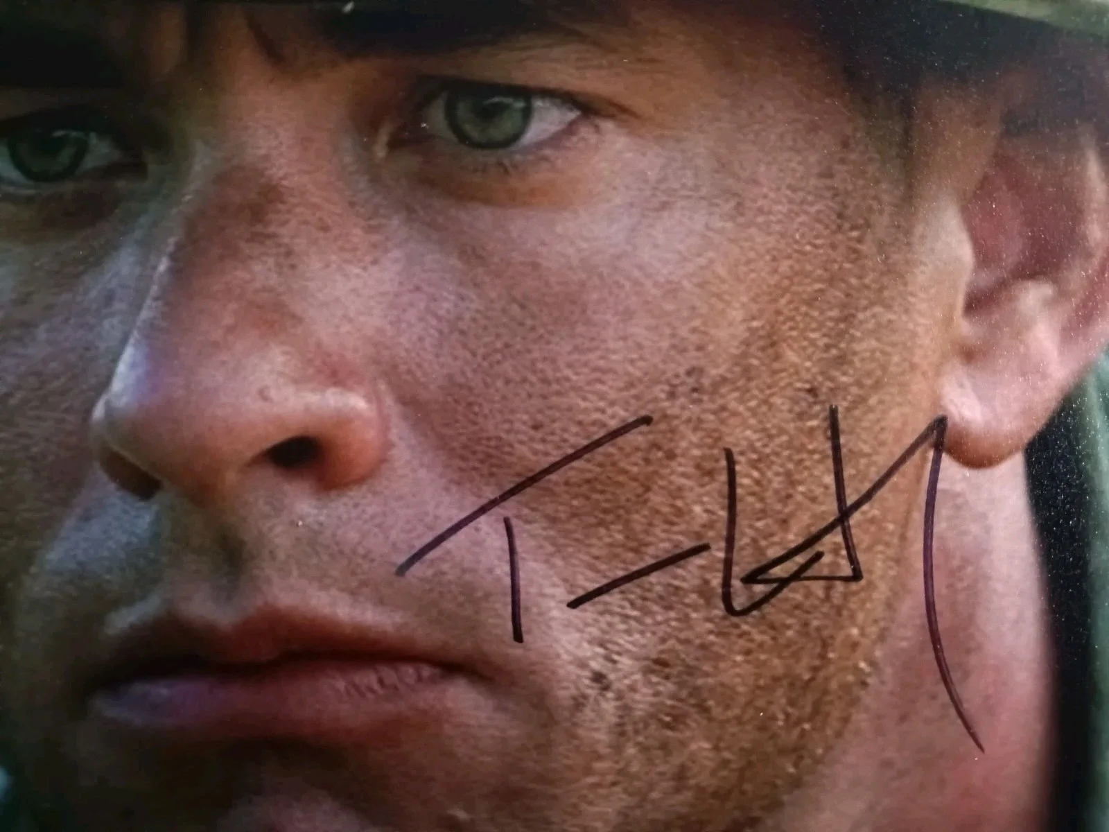 Tom Hanks — TOM HANKS Signed 8x10" FORREST GUMP Hand Signed Authentic Autograph w/COA, image 2