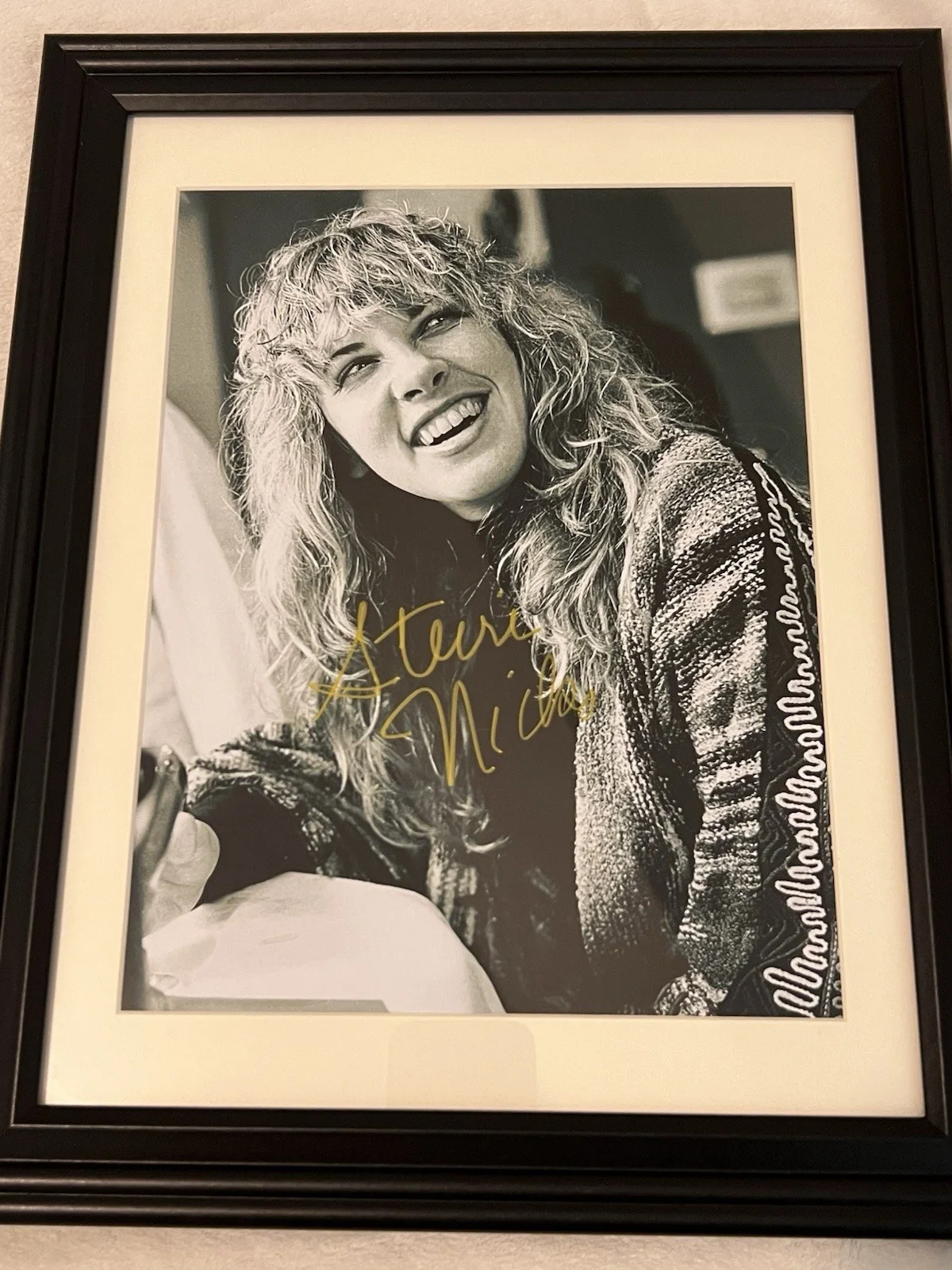 STEVIE NICKS Autographed signed 8 X 11.5 Early photo Gold Sharpie Nicely Framed, изображение 2