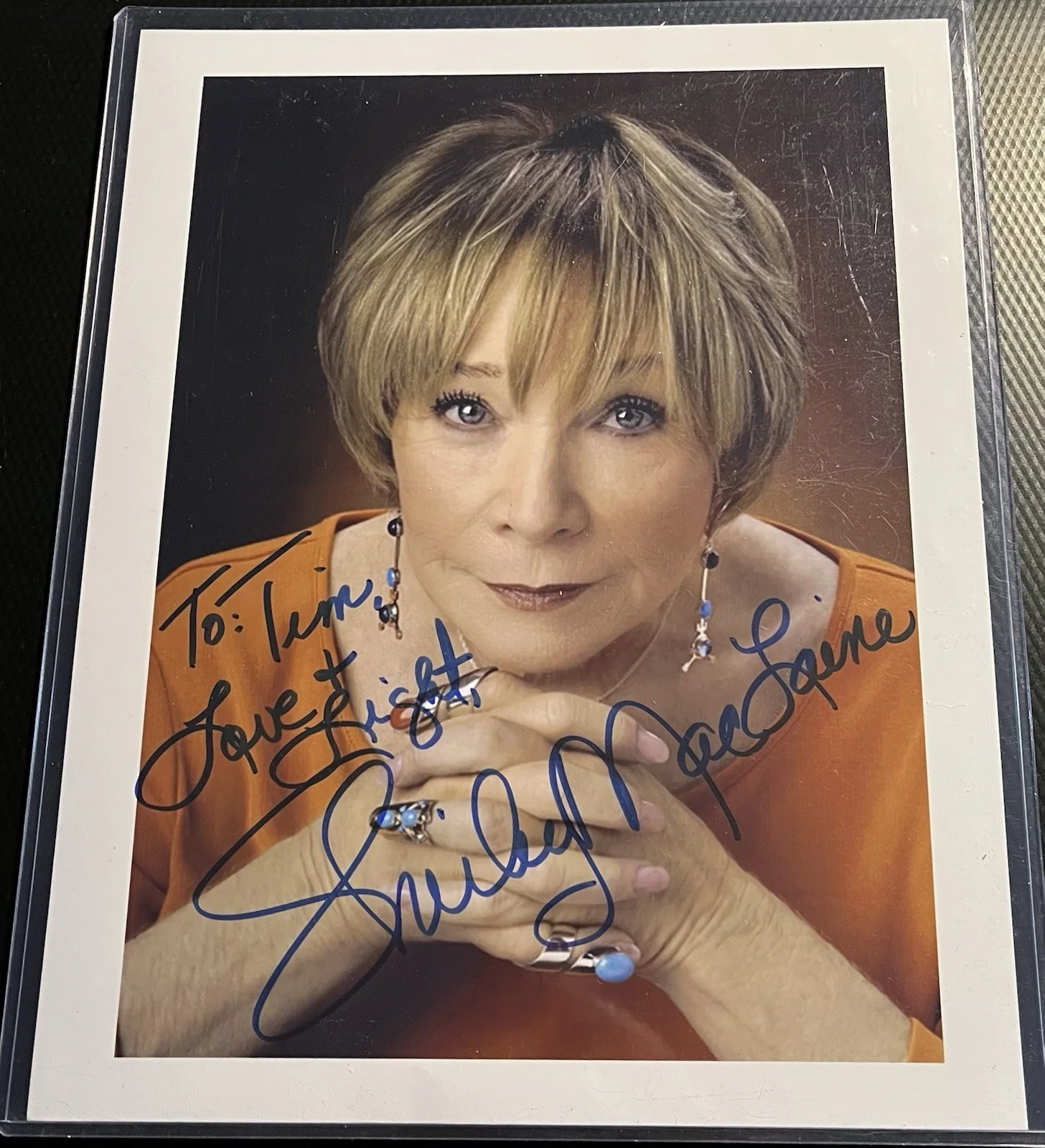 Shirley MacLaine — Shirley MacLaine Legendary Actress Signed 8x10 Photograph w/ Top Loader & COA, image 3