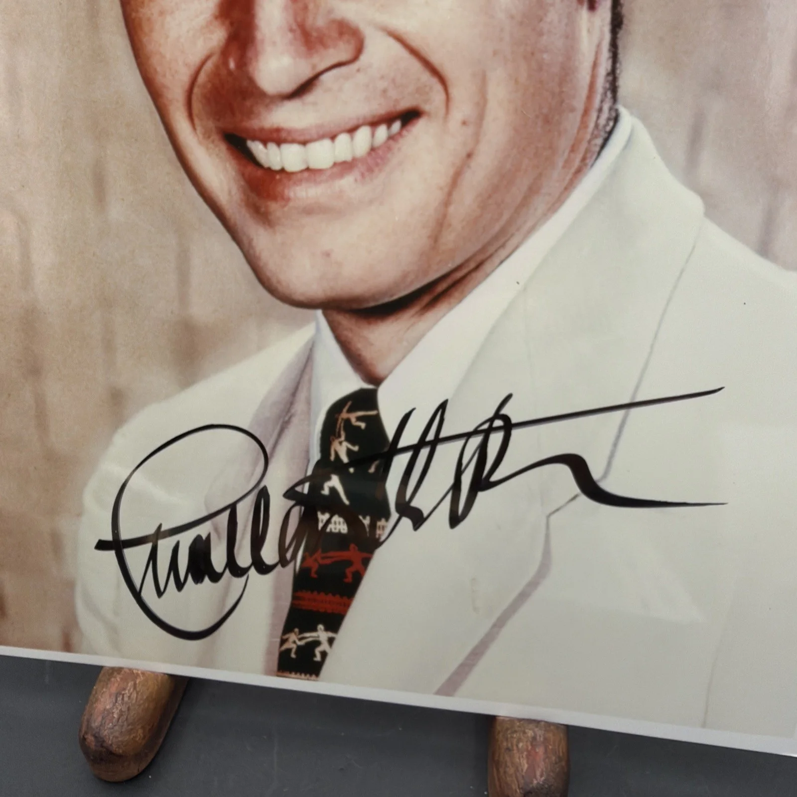 Charlton Heston — Charlton Heston Actor 8x10 Photo Signed Autograhed no COA - D, изображение 2