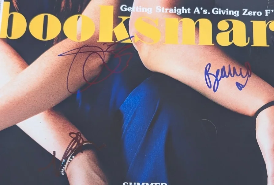 BOOKSMART signed 12X18 PHOTO SWAU coa Kaitlyn Dever Olivia Wilde Beanie POSTER, изображение 2