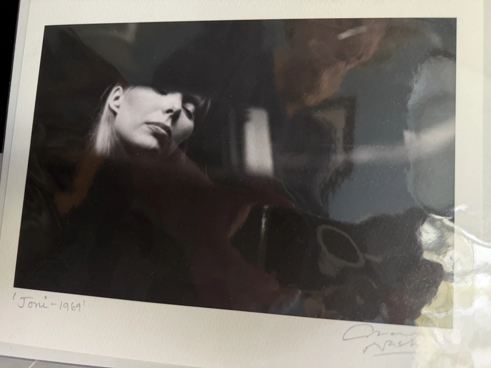 Joni Mitchell photo by Graham Nash in 1969 signed in pencil by Graham Nash COA, изображение 2