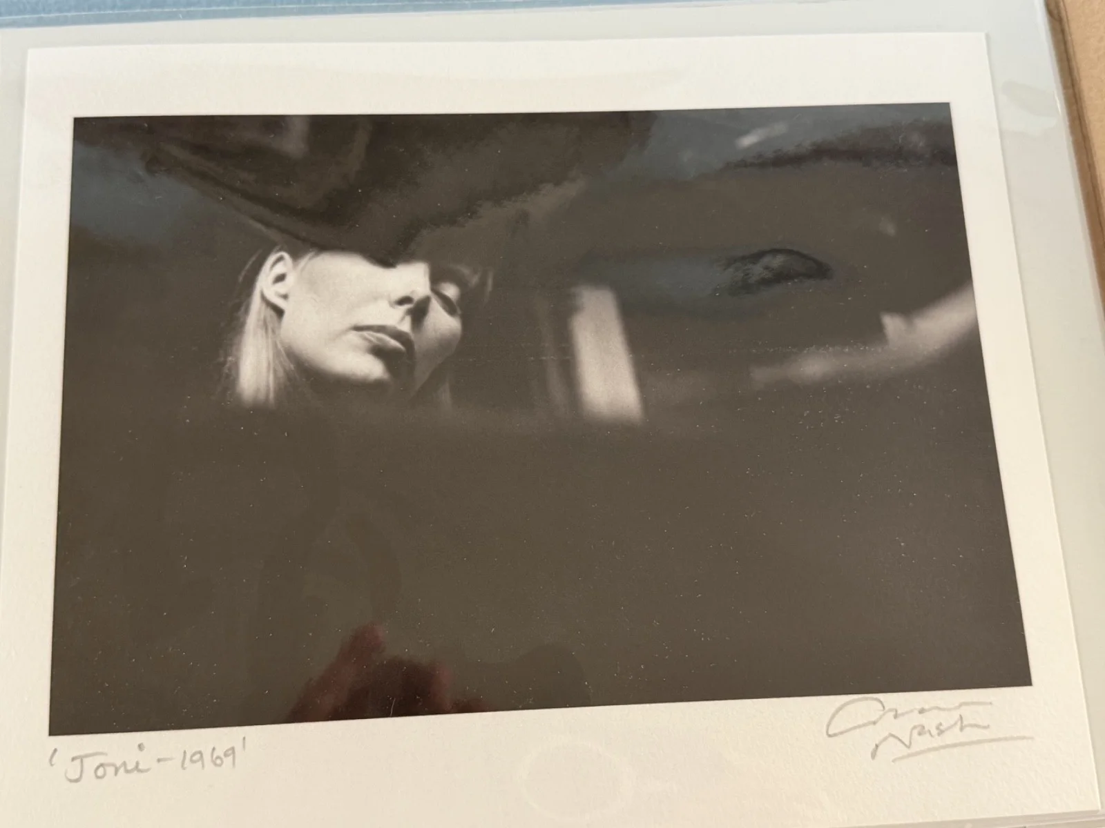 Joni Mitchell photo by Graham Nash in 1969 signed in pencil by Graham Nash COA, изображение 4