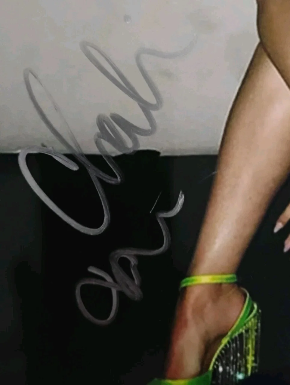 CHARLIE XCX SINGER SONGWRITER SUPERSTAR SIGNED AUTOGRAPH 8x10 PHOTO PROOF RARE, изображение 2