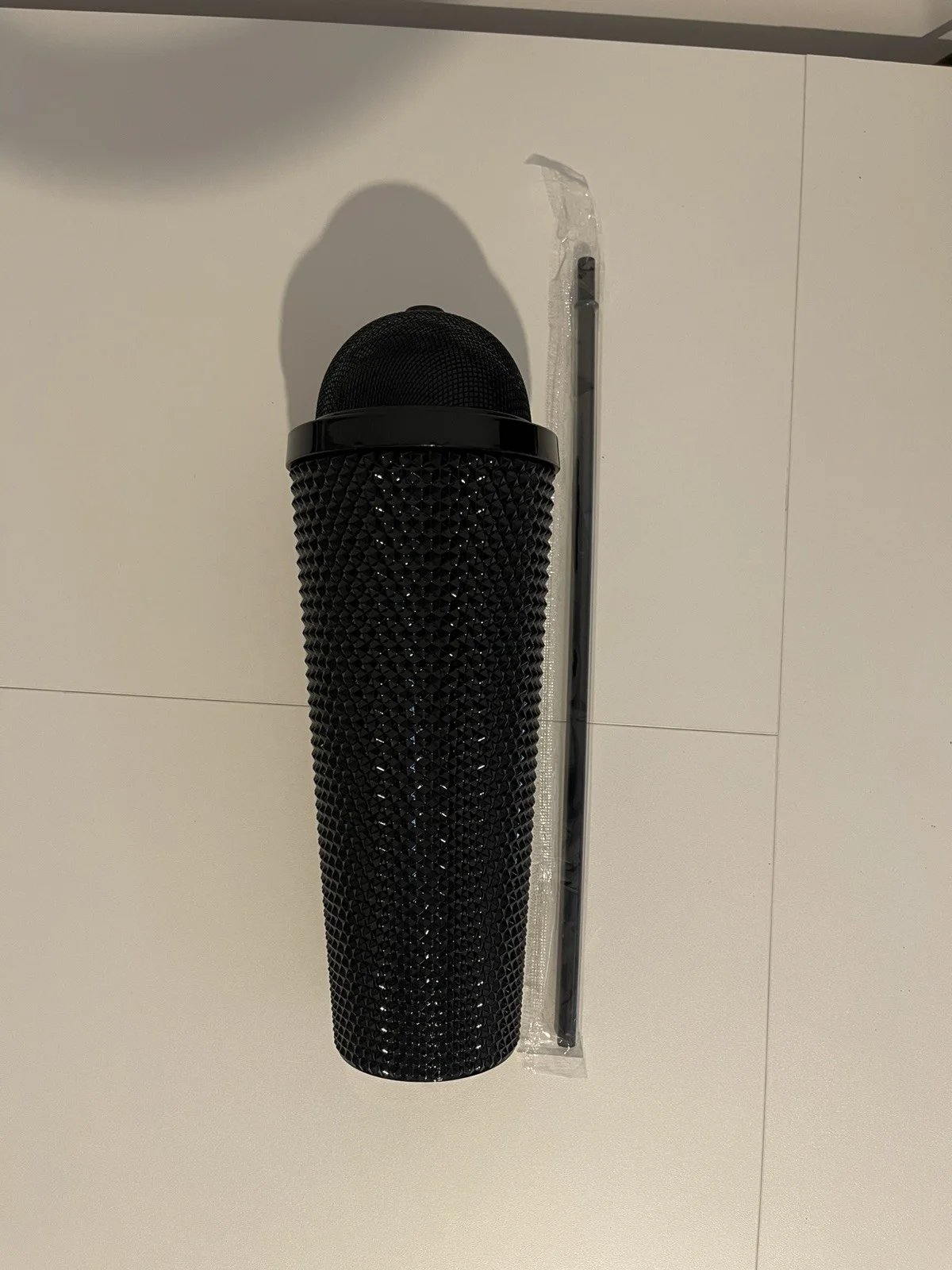 The Michael Jackson Movie BLACK Microphone Cup Tumbler UK Cinema Exc🎤 in hand, изображение 3