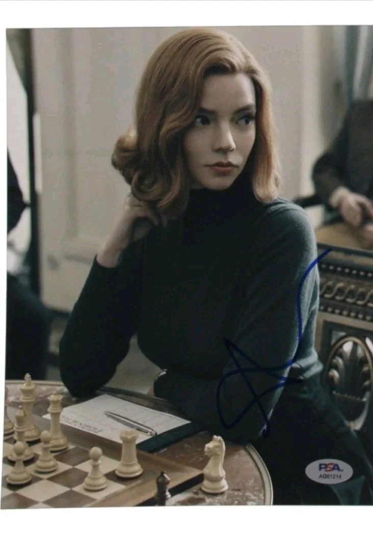 Anya Taylor Joy — Anya Taylor-Joy Signed 8x10 Photo (PSA) QUEEN'S GAMBIT. NICE SIGNATURE AND PIC