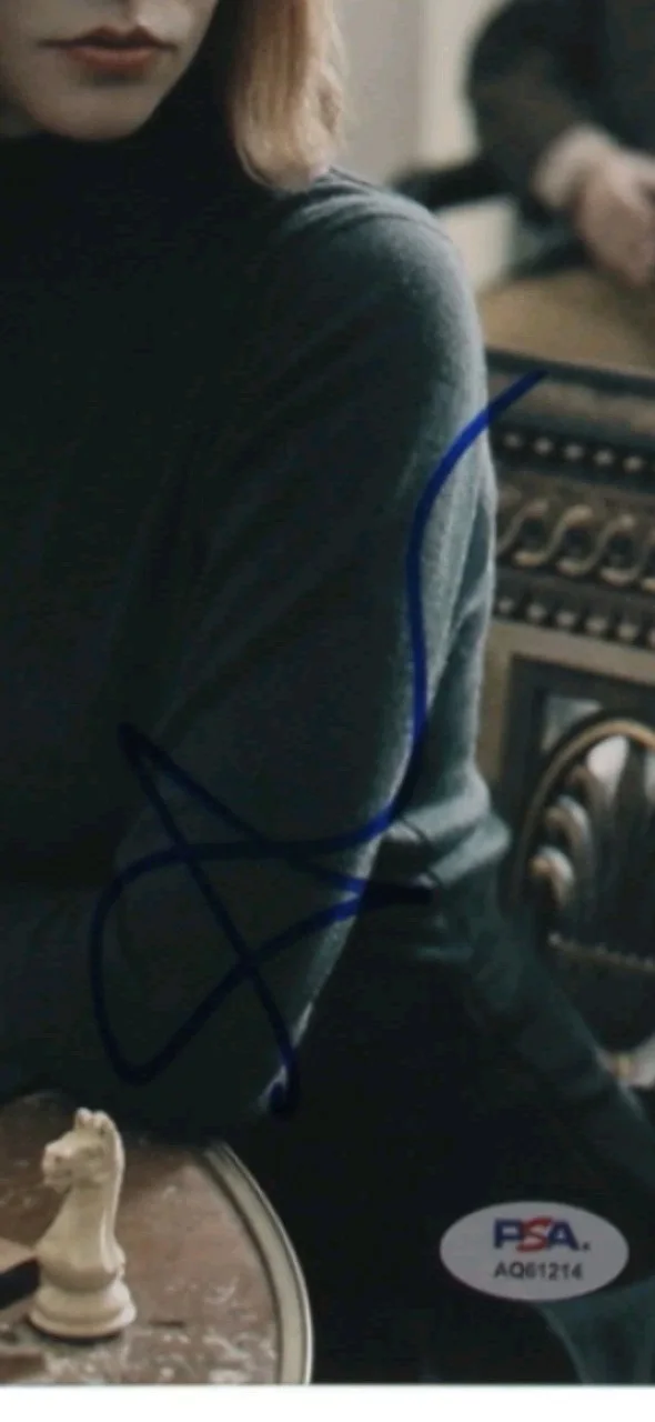 Anya Taylor Joy — Anya Taylor-Joy Signed 8x10 Photo (PSA) QUEEN'S GAMBIT. NICE SIGNATURE AND PIC, image 4