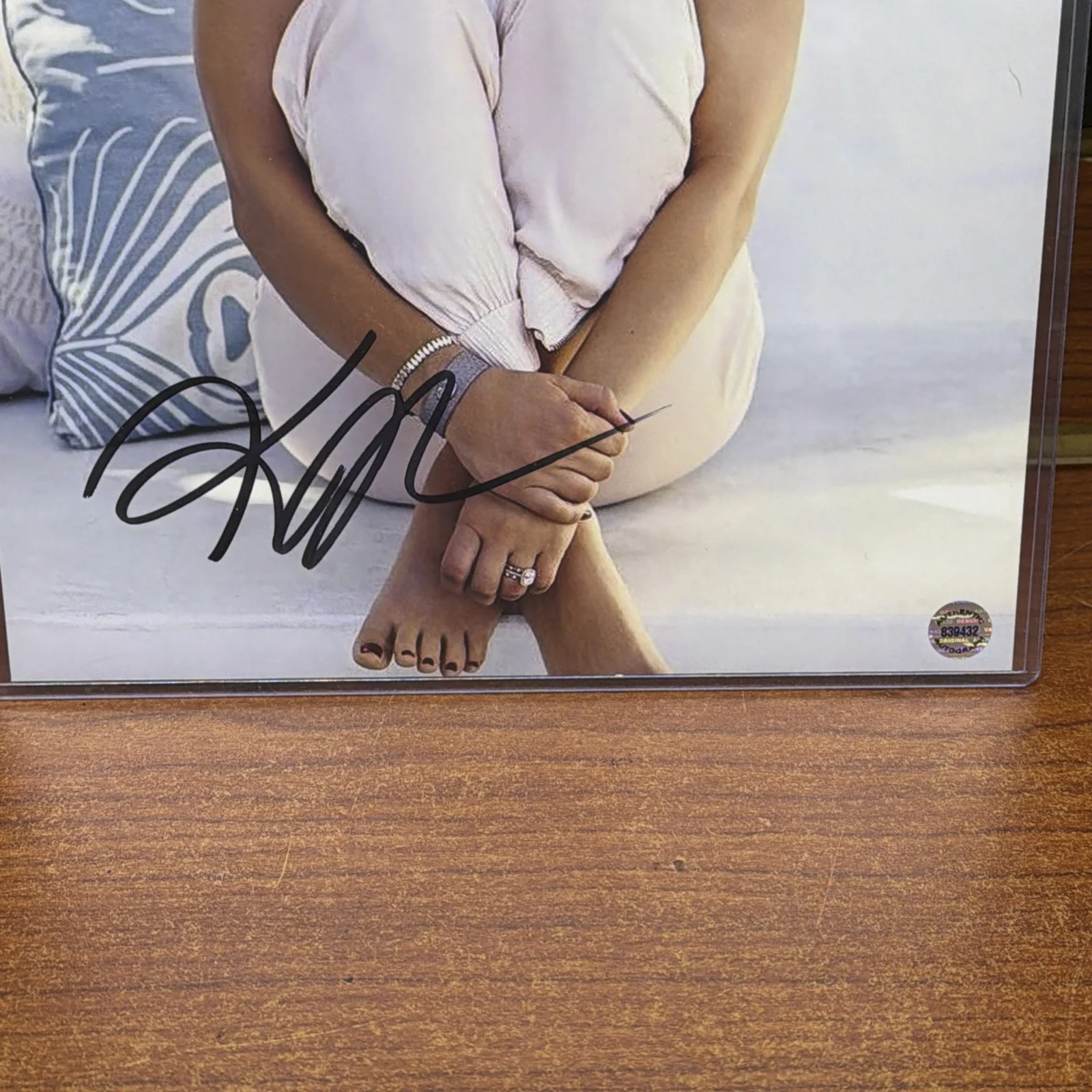 Kaley Cuoco Signed 8x10 Picture autographed Photo + COA, image 2