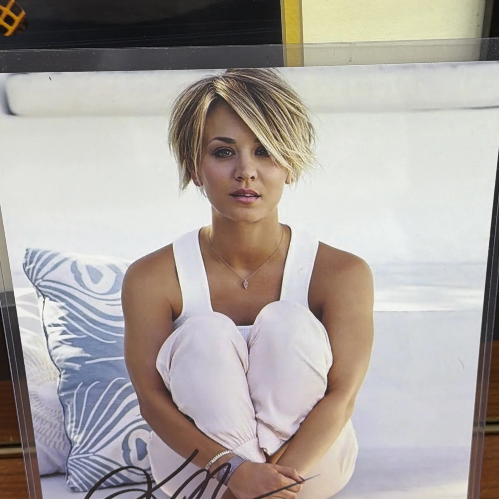 Kaley Cuoco Signed 8x10 Picture autographed Photo + COA, image 3