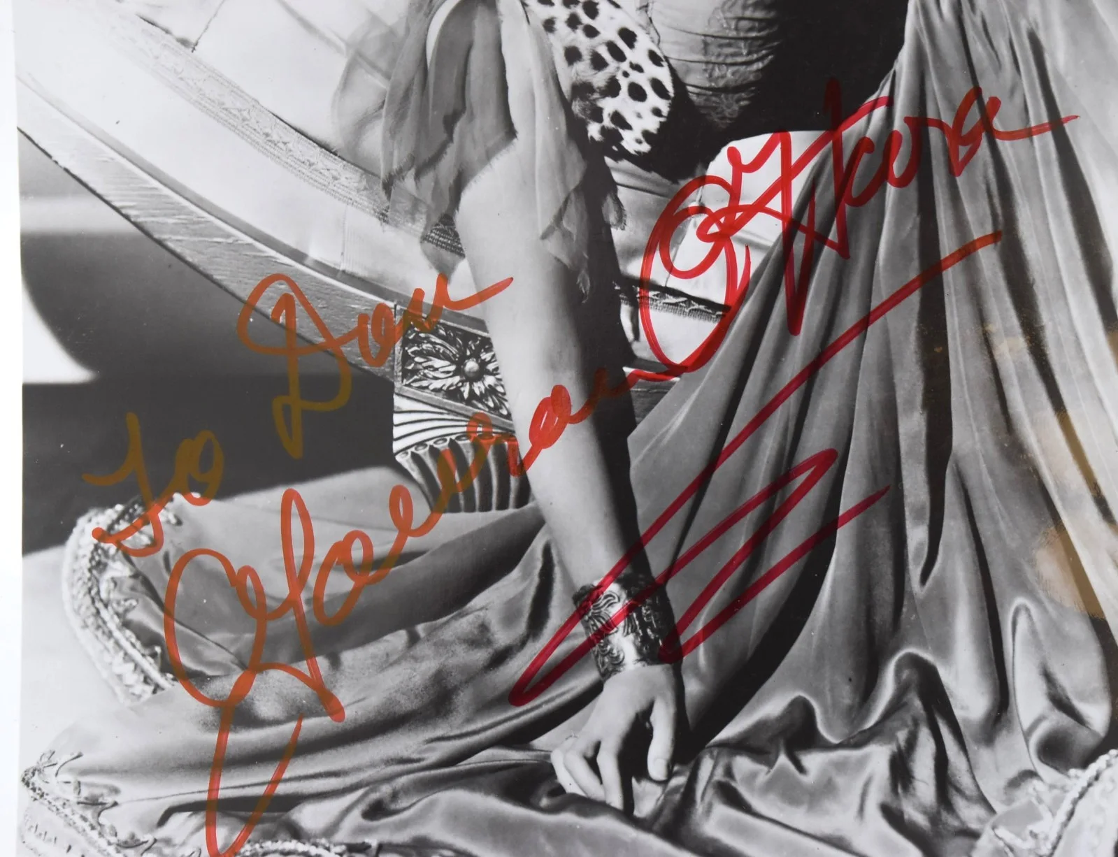 Maureen O'Hara Hand Signed Original Photo 8"X10", image 2