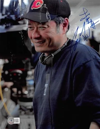 Ang Lee — Ang Lee Crouching Tiger, Hidden Dragon Signed 8.5x11 Photo BAS #BL76451, изображение 2