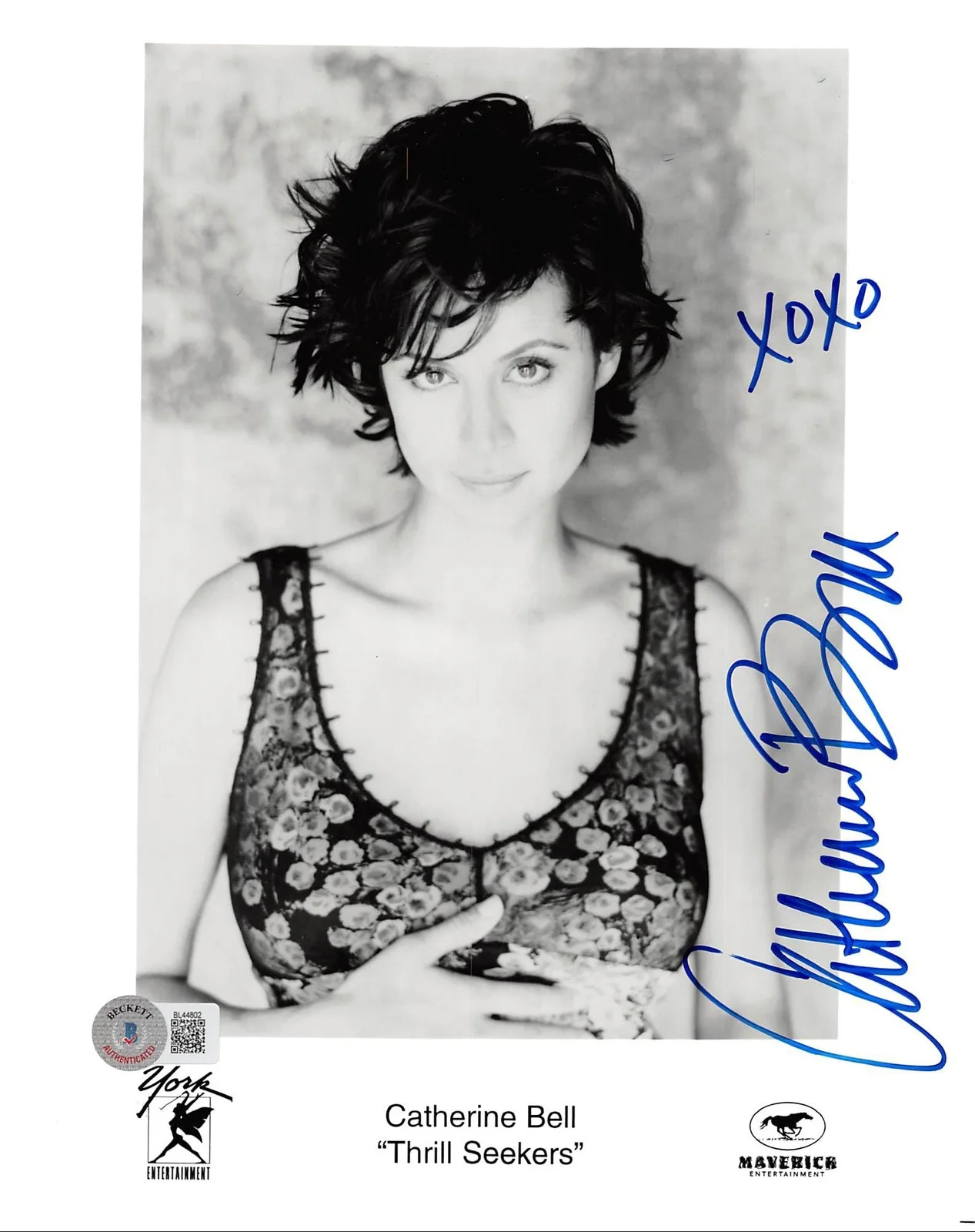 Catherine Bell — Catherine Bell Thrill Seekers "XOXO" Authentic Signed 8x10 Photo BAS #BL44802, image 3