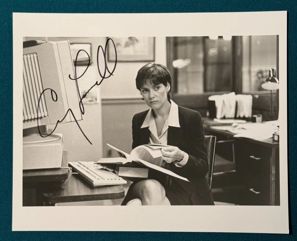 Carey Lowell — Carey Lowell 1961 Genuine Autograph 8x10 B&W Photo - Bond Girl & Law & Order