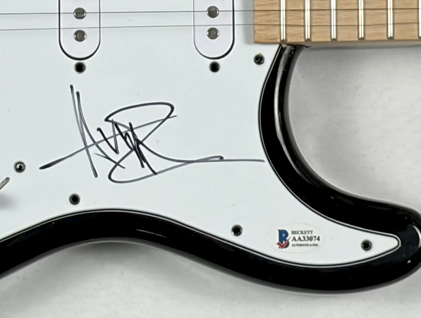 Avril Lavigne Signed Autograph Electric Guitar Under My Skin Let Go Beckett COA, изображение 3