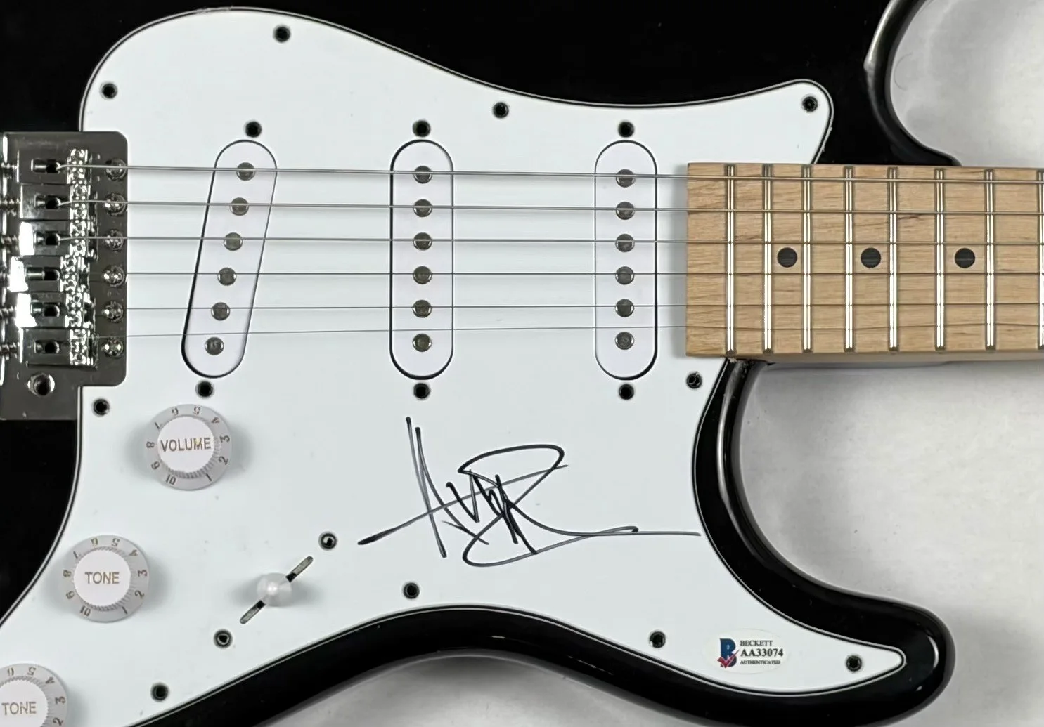 Avril Lavigne Signed Autograph Electric Guitar Under My Skin Let Go Beckett COA, изображение 4