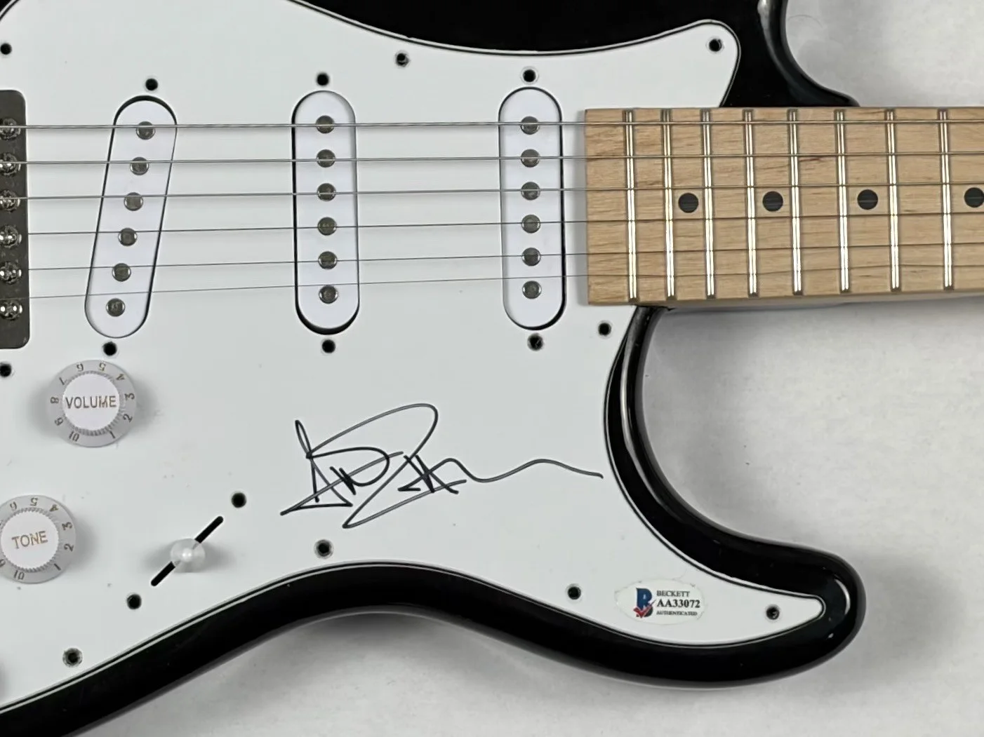 Avril Lavigne Signed Autograph Electric Guitar Under My Skin Let Go Beckett COA, изображение 4