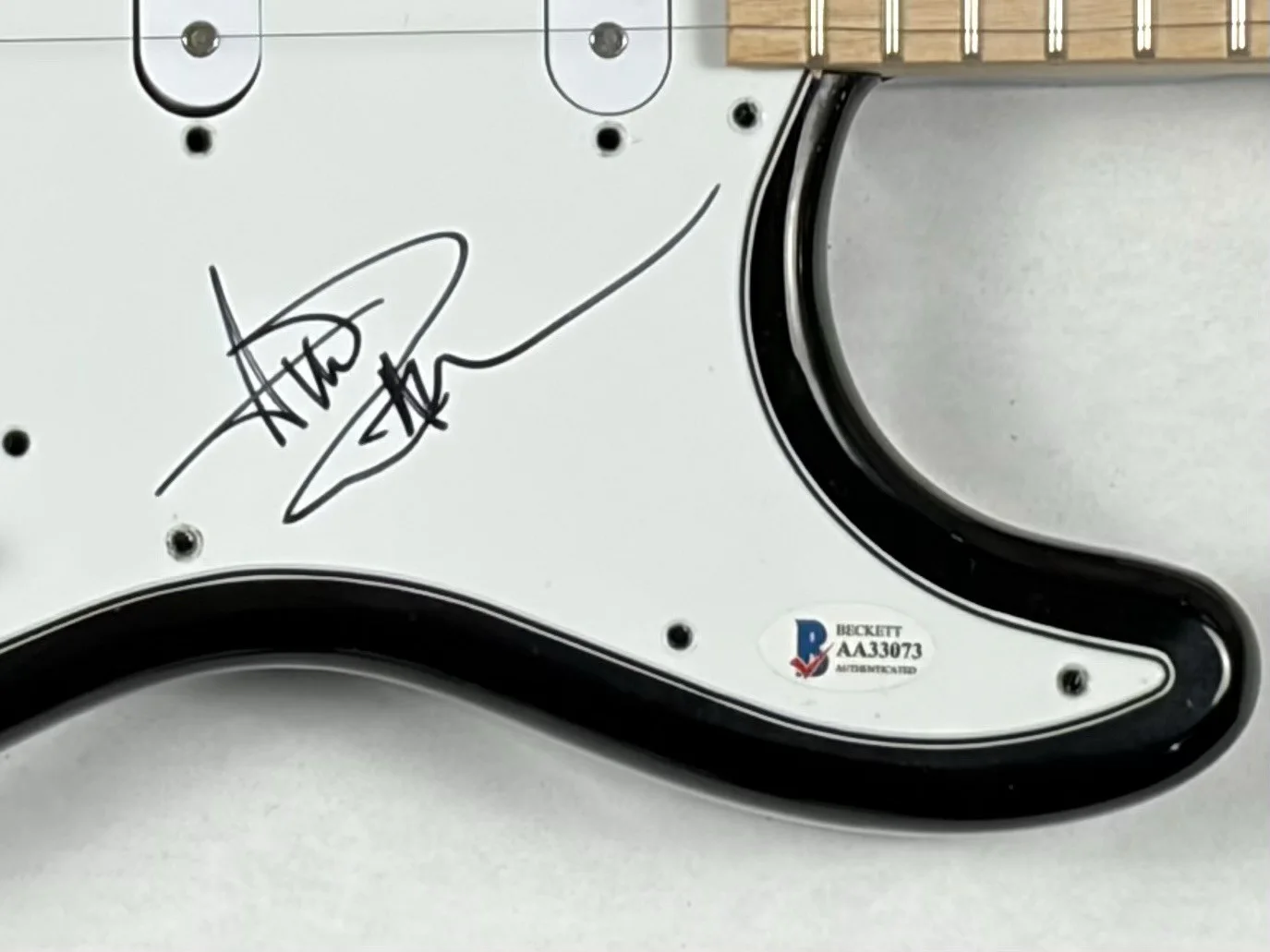 Avril Lavigne Signed Autograph Electric Guitar Under My Skin Let Go Beckett COA, изображение 3