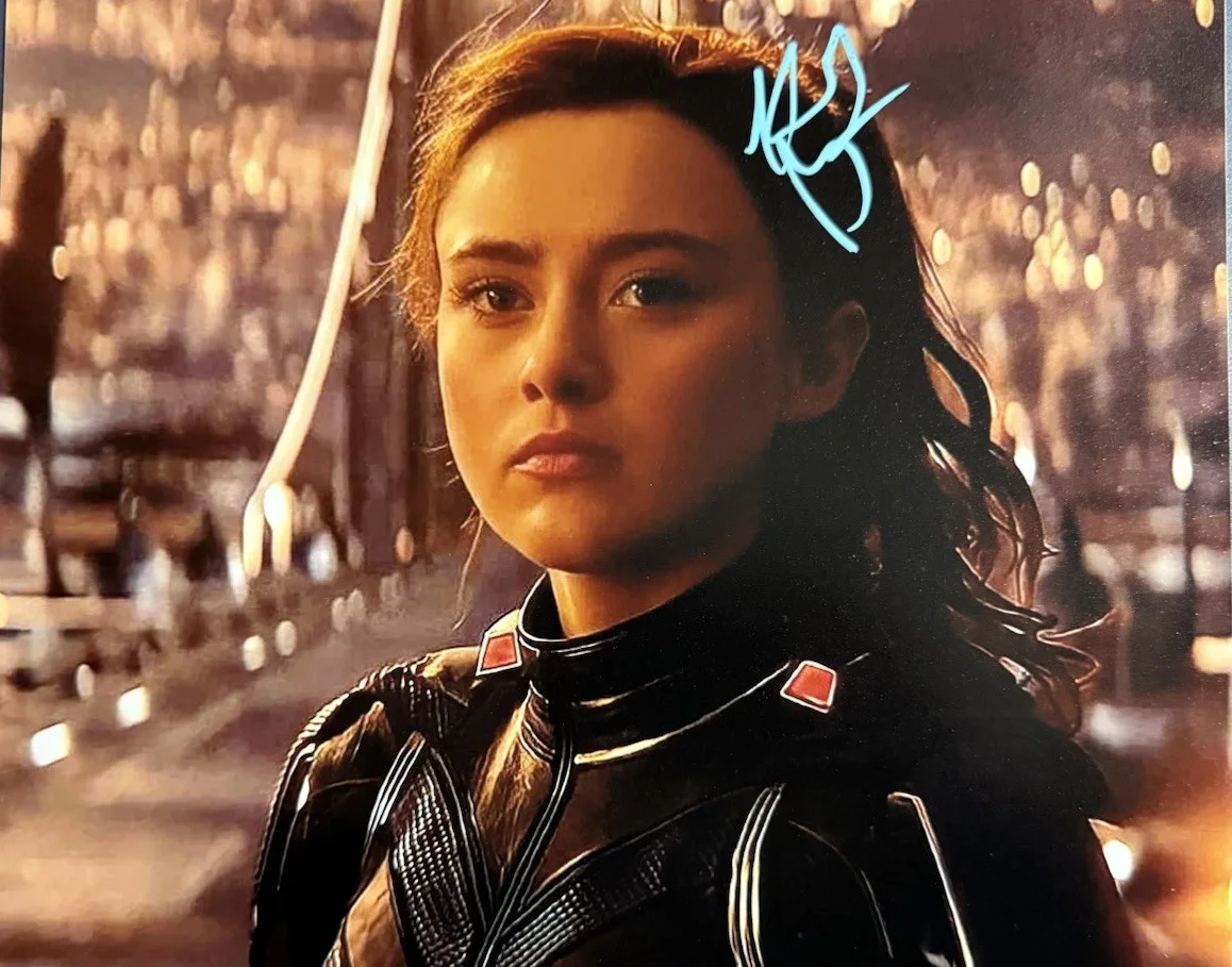 Kathryn Newton — KATHRYN NEWTON SIGNED 8x10 PHOTO ANT MAN AND THE WASP AUTOGRAPH AUTHENTIC COA
