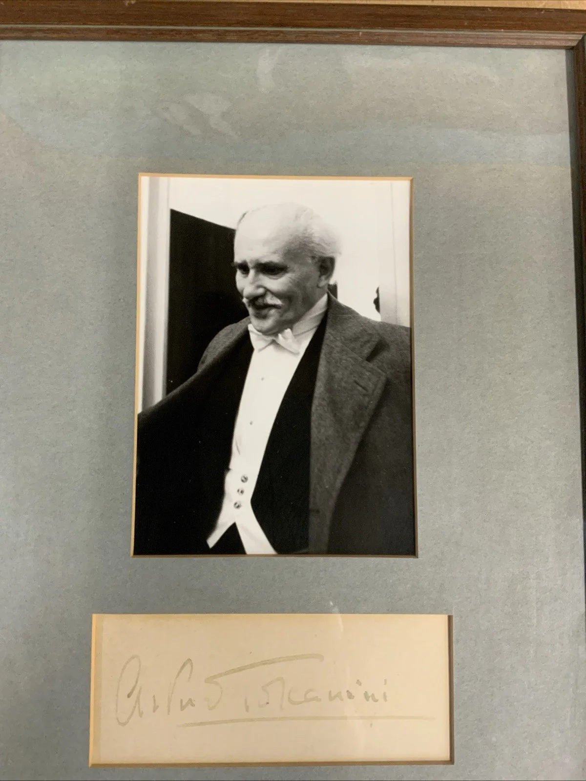 Arturo Toscanini — Arturo Toscanini Autograph Signed Photograph Framed Classical Conductor Opera, image 2