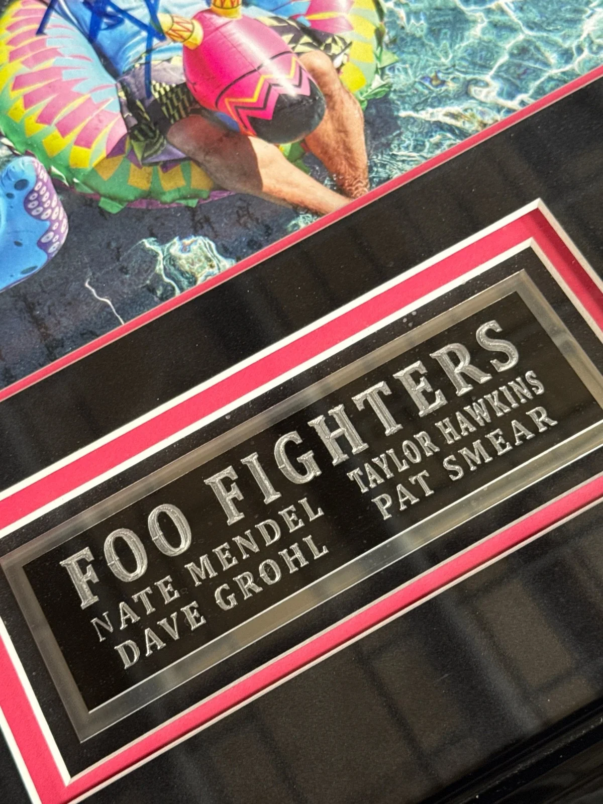 Dave Grohl, Taylor Hawkins +2 Autos Signed 12x18 Foo Fighters Photo Custom Frame, image 3