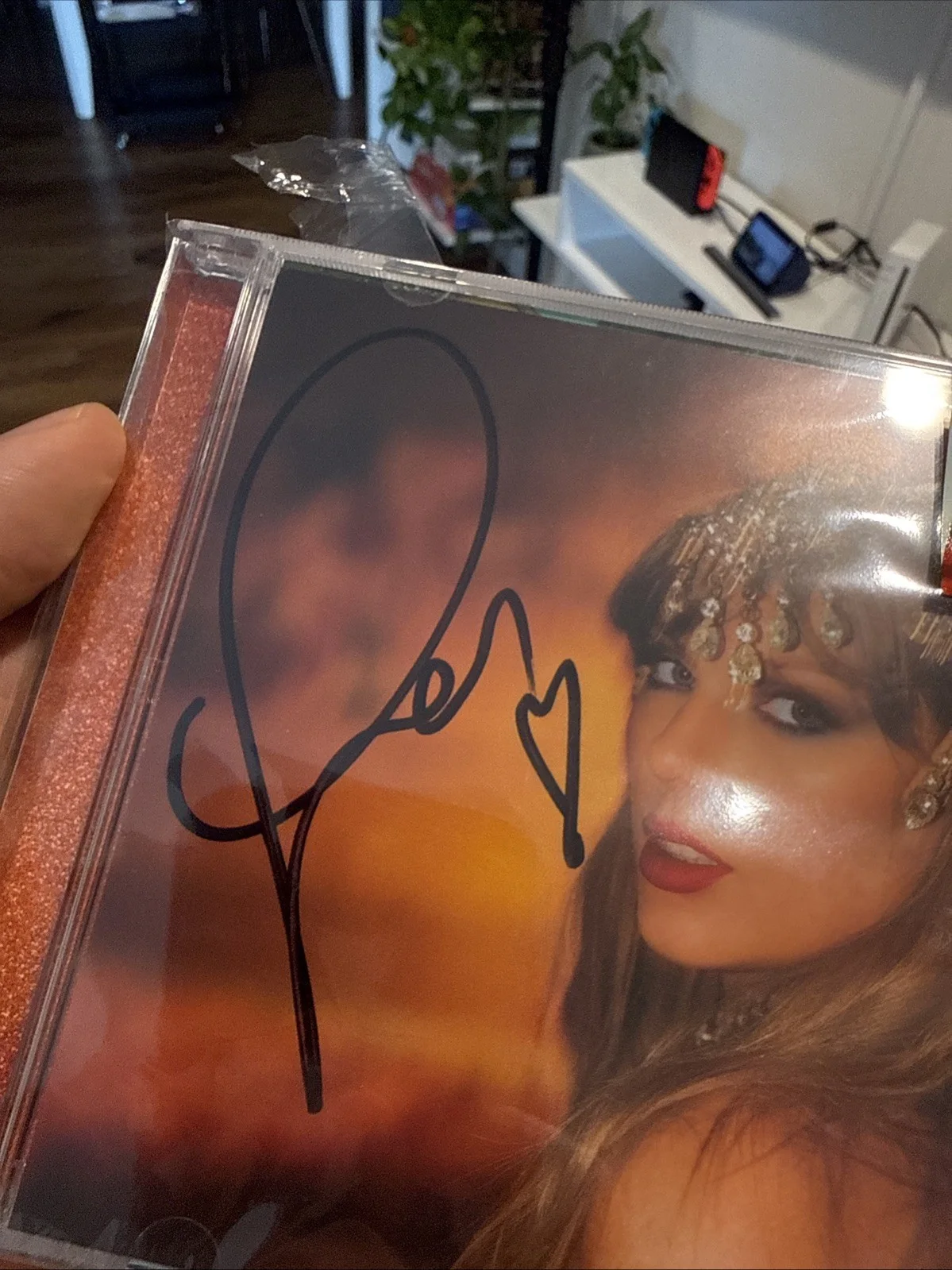 taylor swift signed showgirl cd, изображение 2