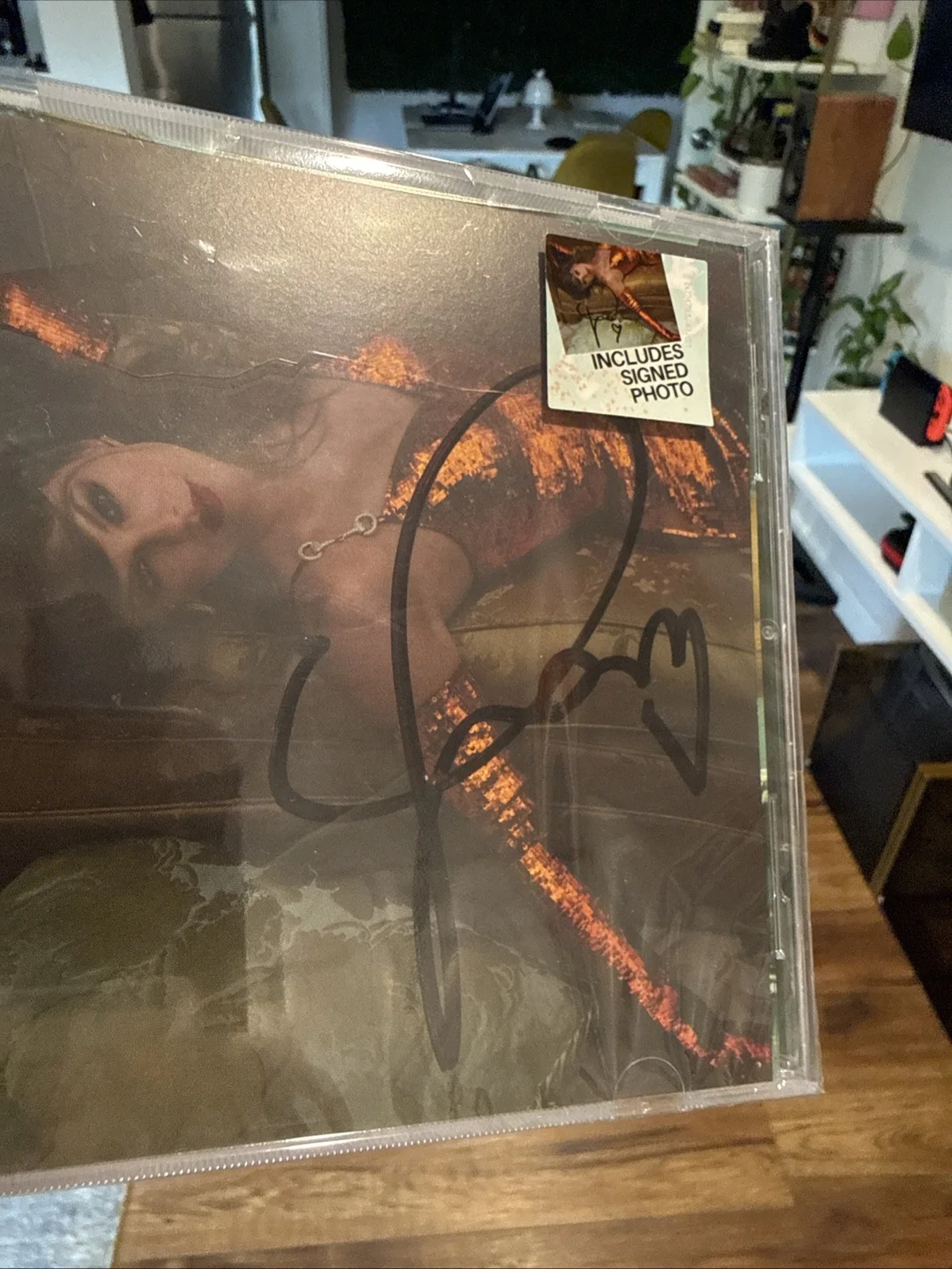 taylor swift signed showgirl cd, image 2