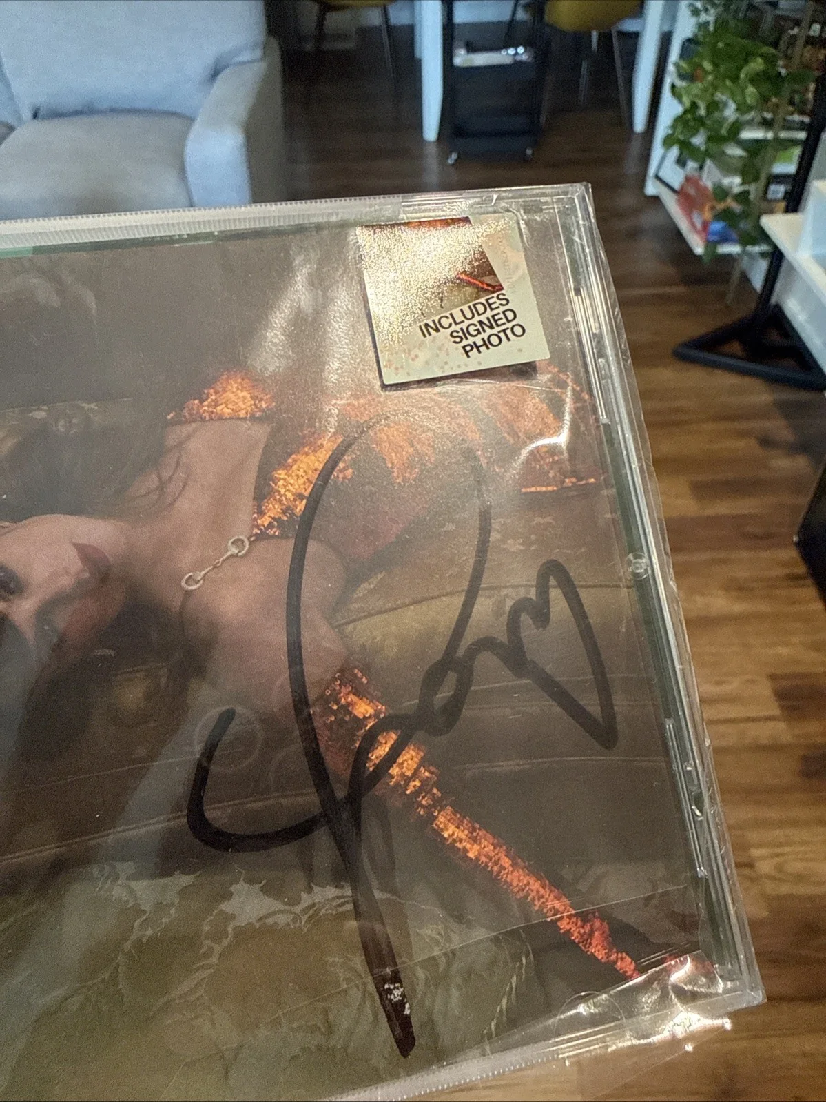 taylor swift signed showgirl cd, image 2